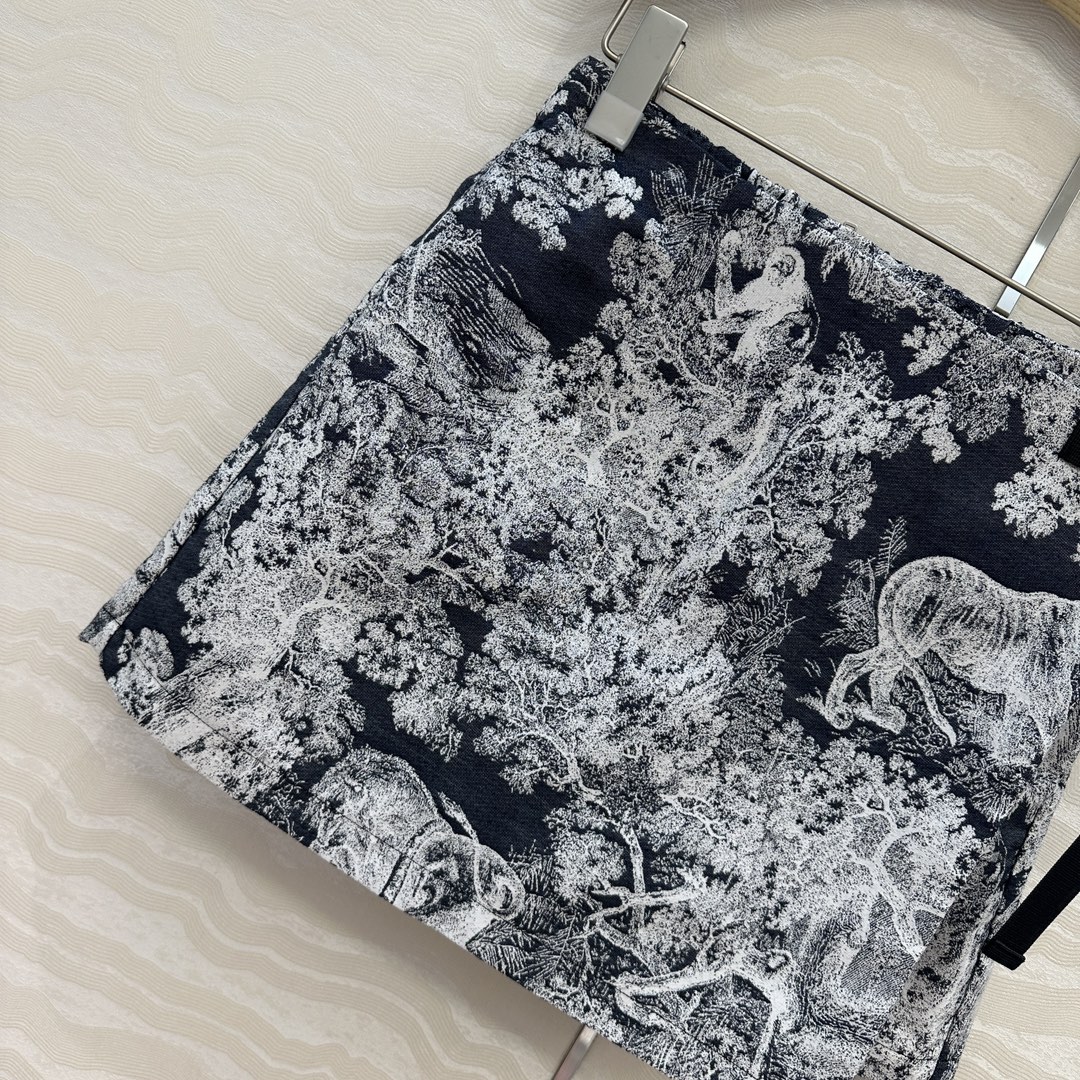 独家首发❤️原单品质💕Miss D 25早秋度假新品，茹伊动物丛林系列定制提花塔夫绸提花面料！经典松紧腰