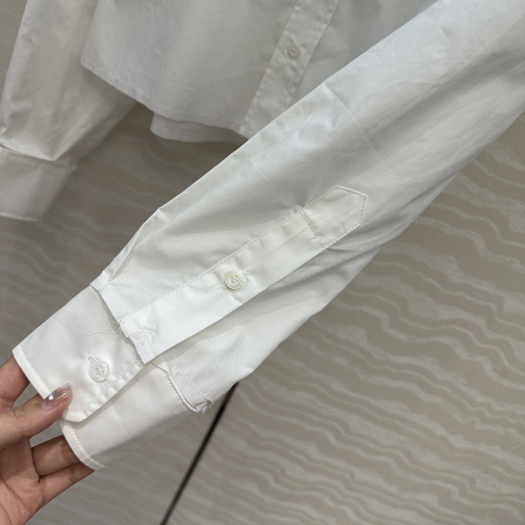 独家首发❤️原单品质🌸miu系少女穿搭！知性分子学院风衬衫。可拆卸翻领袖口设计！H小短款甜酷兼备减龄穿搭