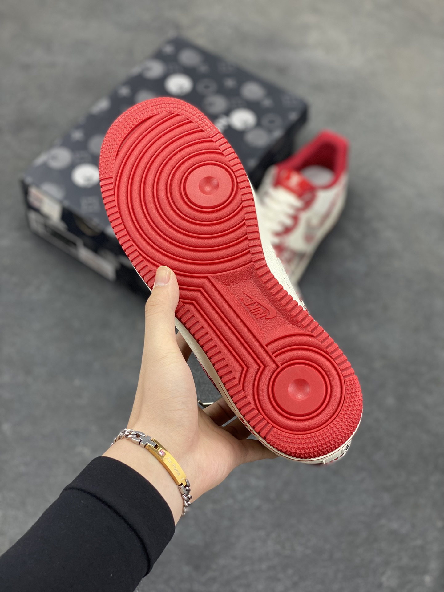 图片[5]-NIke Air Force 1 \’07 Low LV联名-灰红牛仔 空军一号低帮 运动鞋 休闲鞋 折边针车 工艺难度大 3M反光 原楦头原纸板 原装鞋盒 定制五金配件 内置全掌气垫 原厂鞋底 货号：SC9207-541 尺码：36 36.5 37.5 38 38.5 39 40 40.5 41 42 42.5 43 44 44.5 45-选品中心