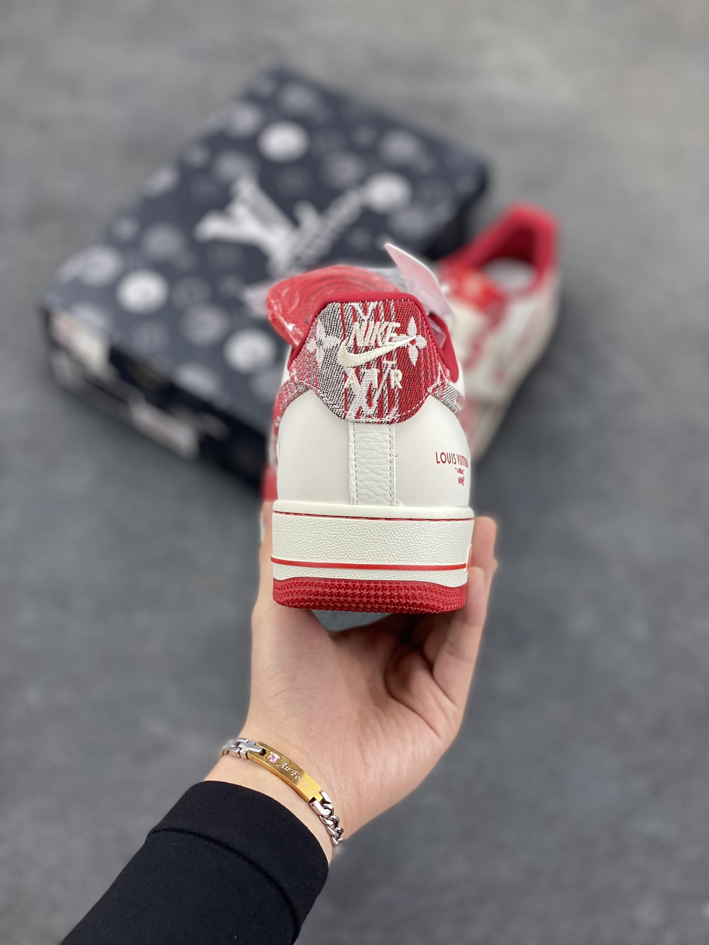 图片[4]-NIke Air Force 1 \’07 Low LV联名-灰红牛仔 空军一号低帮 运动鞋 休闲鞋 折边针车 工艺难度大 3M反光 原楦头原纸板 原装鞋盒 定制五金配件 内置全掌气垫 原厂鞋底 货号：SC9207-541 尺码：36 36.5 37.5 38 38.5 39 40 40.5 41 42 42.5 43 44 44.5 45-选品中心