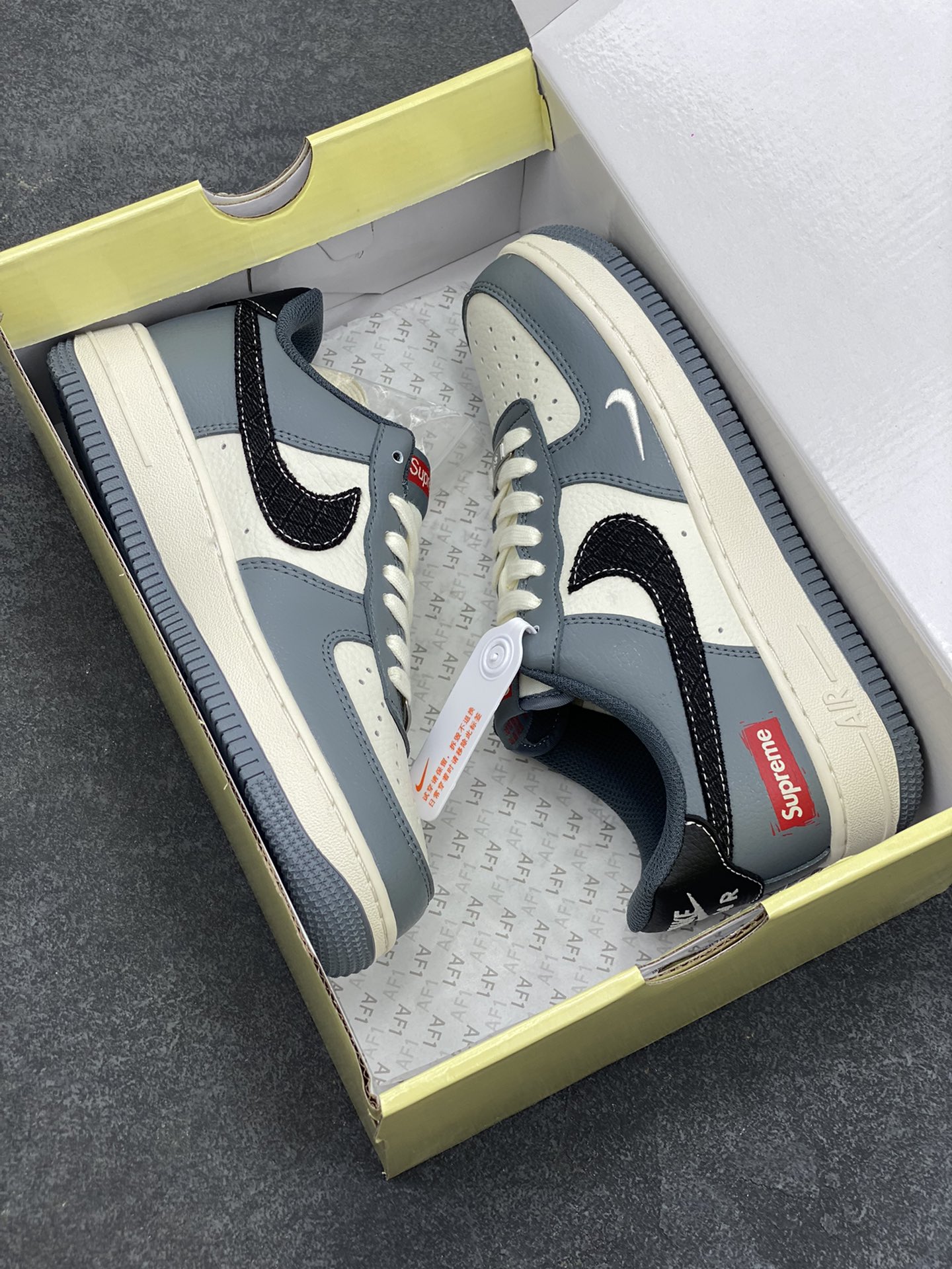 图片[9]-NIke Air Force 1 \’07 Low “supreme联名——米白灰黑”空军一号 低帮 运动鞋 休闲鞋 折边针车 工艺难度大 原楦头原纸板 原装鞋盒 定制五金配件 内置全掌气垫 原厂鞋底 货号：HS8068-046 尺码：36 36.5 37.5 38 38.5 39 40 40.5 41 42 42.5 43 44 44.5 45-选品中心