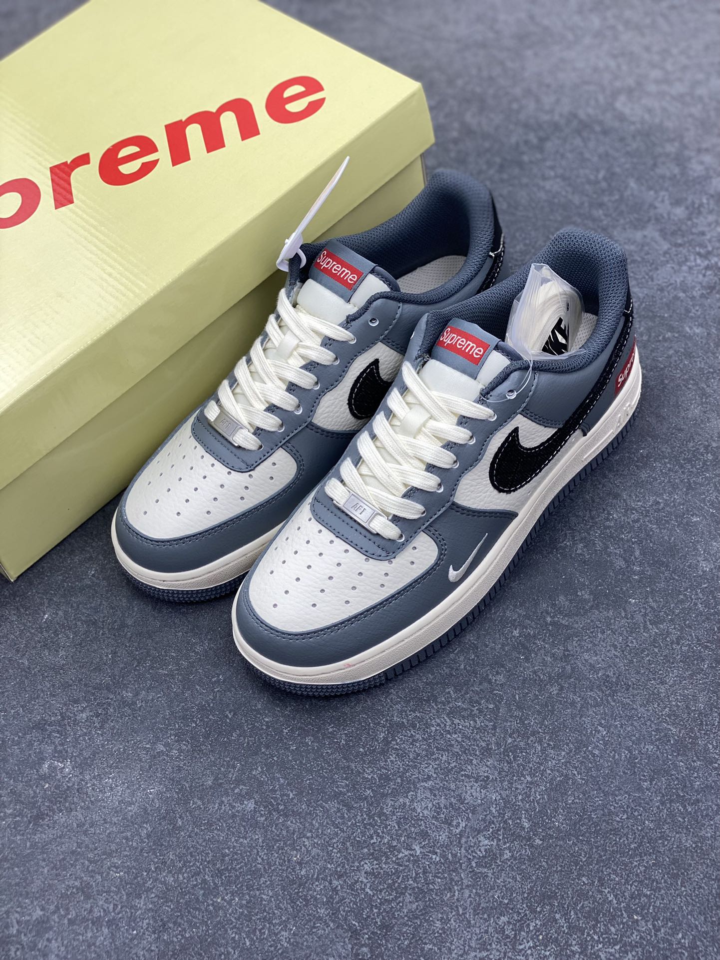 图片[8]-NIke Air Force 1 \’07 Low “supreme联名——米白灰黑”空军一号 低帮 运动鞋 休闲鞋 折边针车 工艺难度大 原楦头原纸板 原装鞋盒 定制五金配件 内置全掌气垫 原厂鞋底 货号：HS8068-046 尺码：36 36.5 37.5 38 38.5 39 40 40.5 41 42 42.5 43 44 44.5 45-选品中心