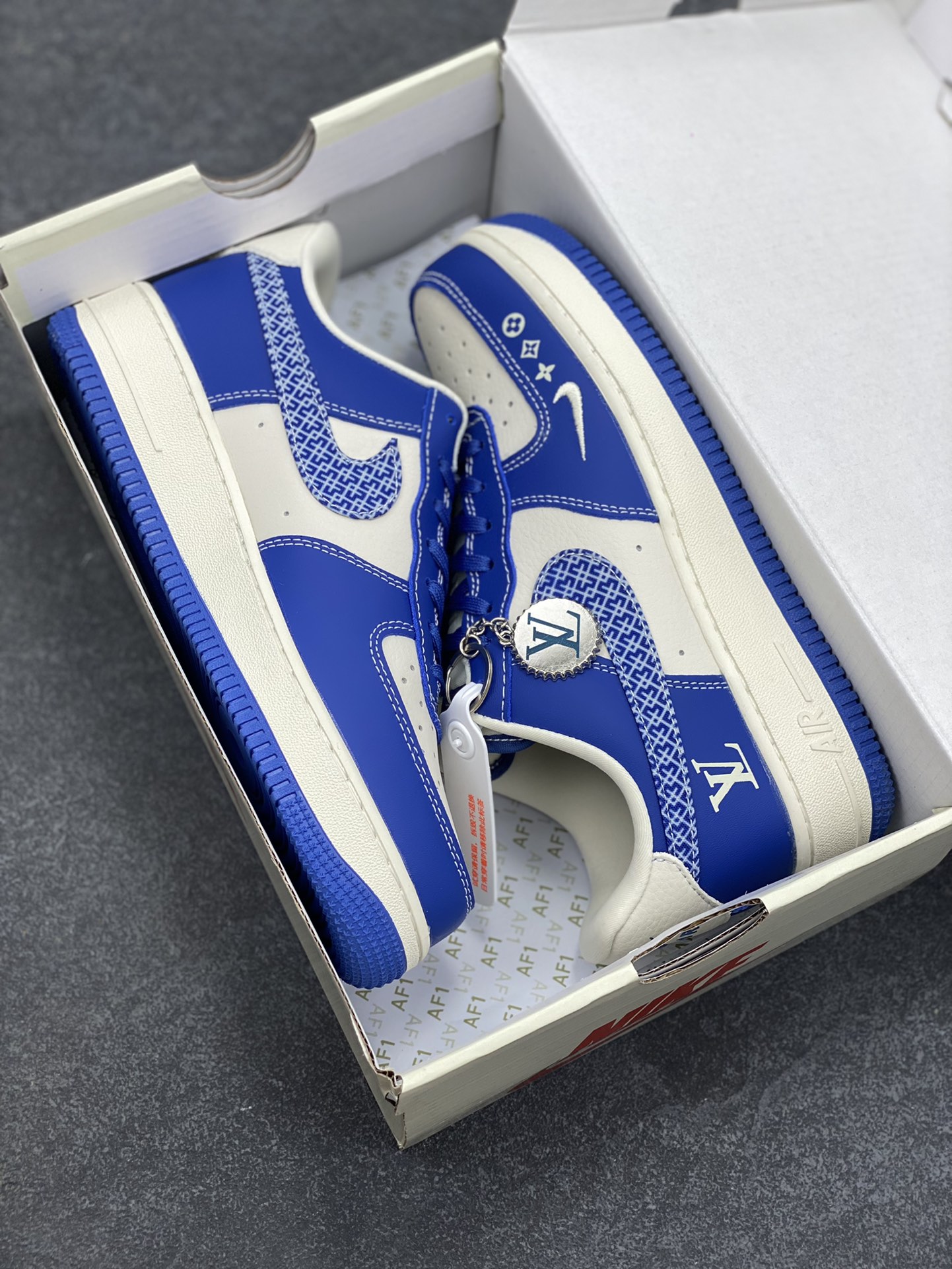 图片[9]-NIke Air Force 1 \’07 Low “LV联名——花纹蓝勾”空军一号 低帮 运动鞋 休闲鞋 折边针车 工艺难度大 原楦头原纸板 原装鞋盒 定制五金配件 内置全掌气垫 原厂鞋底 货号：KK1988-092 尺码：36 36.5 37.5 38 38.5 39 40 40.5 41 42 42.5 43 44 44.5 45-选品中心