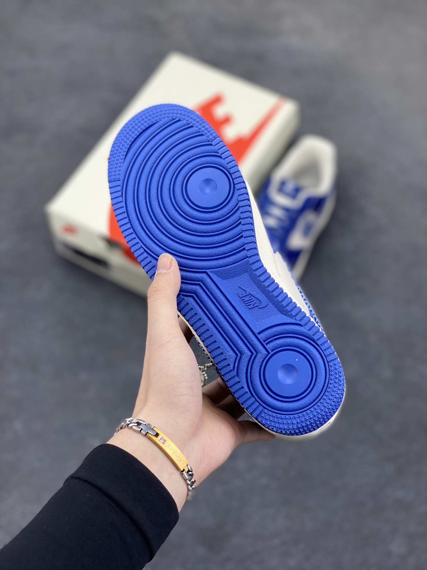 图片[5]-NIke Air Force 1 \’07 Low “LV联名——花纹蓝勾”空军一号 低帮 运动鞋 休闲鞋 折边针车 工艺难度大 原楦头原纸板 原装鞋盒 定制五金配件 内置全掌气垫 原厂鞋底 货号：KK1988-092 尺码：36 36.5 37.5 38 38.5 39 40 40.5 41 42 42.5 43 44 44.5 45-选品中心