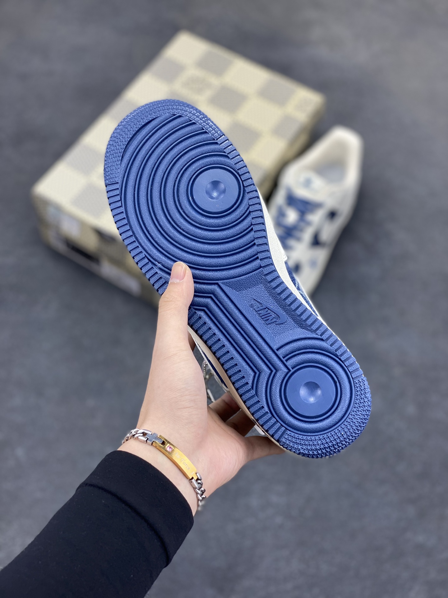图片[5]-NIke Air Force 1 \’07 Low LV联名-白蓝牛仔 空军一号低帮 运动鞋 休闲鞋 折边针车 工艺难度大 原楦头原纸板 原装鞋盒 定制五金配件 内置全掌气垫 原厂鞋底 货号：SC9207-536 尺码：36 36.5 37.5 38 38.5 39 40 40.5 41 42 42.5 43 44 44.5 45-选品中心