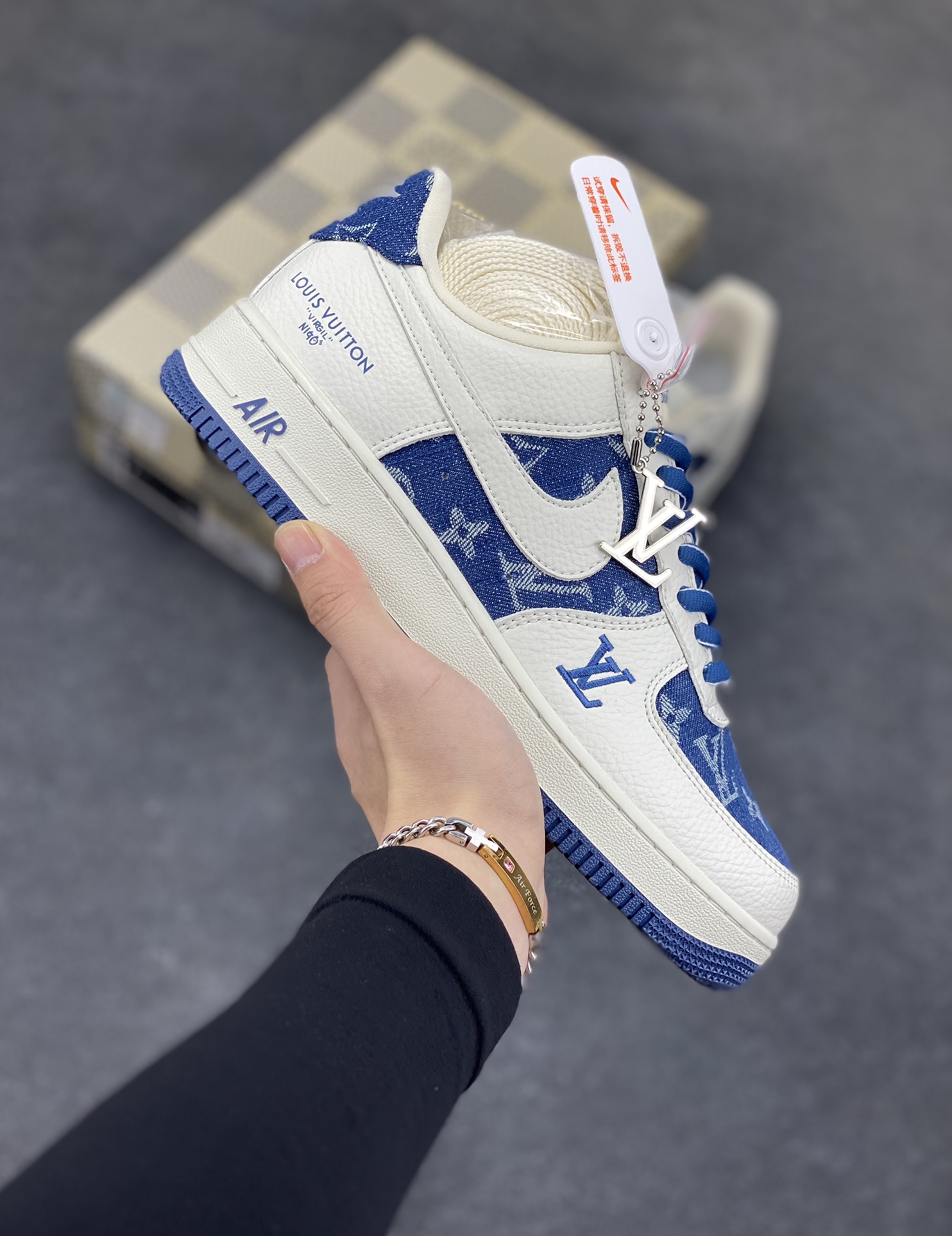 NIke Air Force 1 \’07 Low LV联名-白蓝牛仔 空军一号低帮 运动鞋 休闲鞋 折边针车 工艺难度大 原楦头原纸板 原装鞋盒 定制五金配件 内置全掌气垫 原厂鞋底 货号:SC9207-536 尺码:36 36.5 37.5 38 38.5 39 40 40.5 41 42 42.5 43 44 44.5 45-选品中心