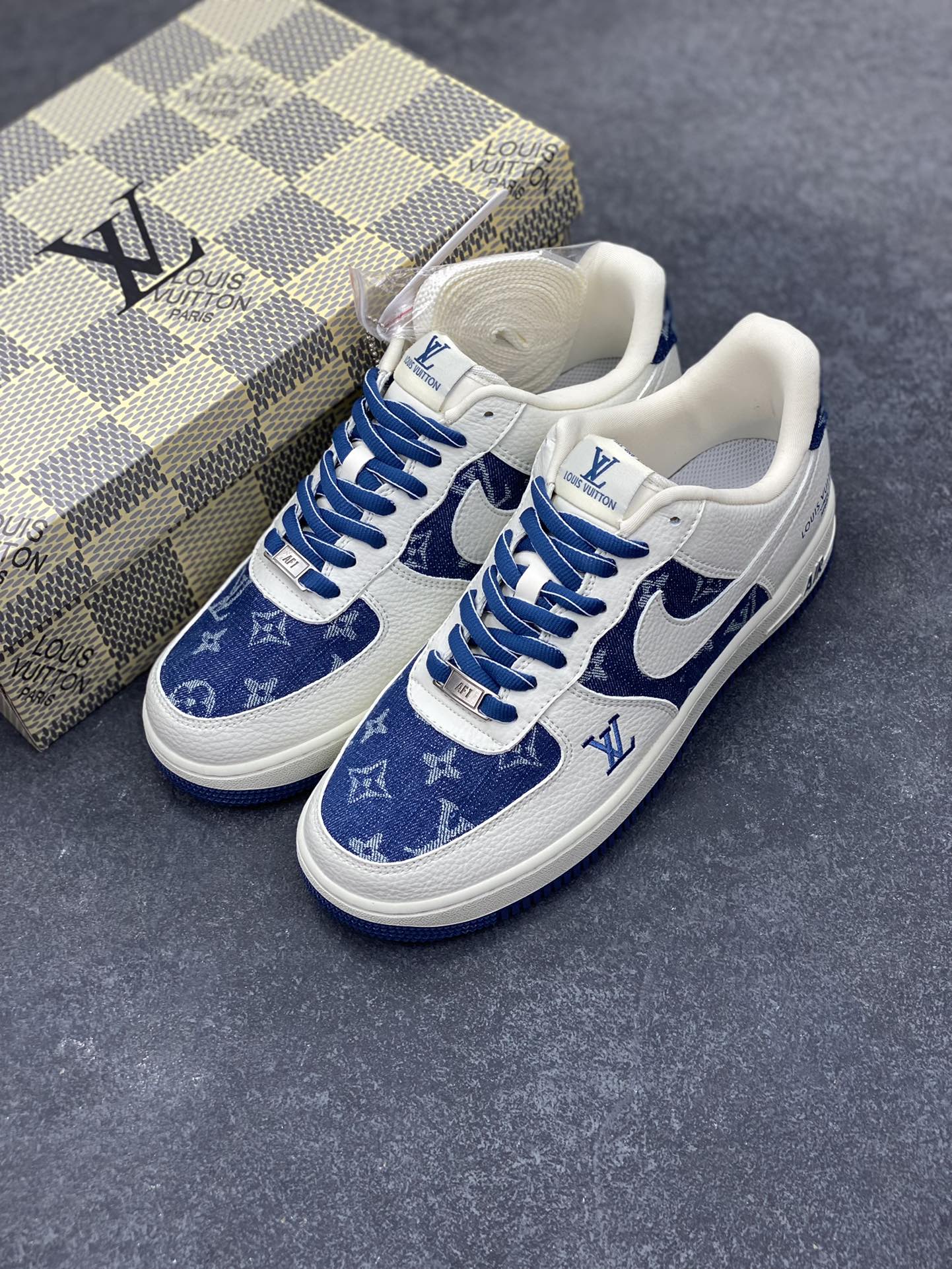 图片[8]-NIke Air Force 1 \’07 Low LV联名-白蓝牛仔 空军一号低帮 运动鞋 休闲鞋 折边针车 工艺难度大 原楦头原纸板 原装鞋盒 定制五金配件 内置全掌气垫 原厂鞋底 货号：SC9207-536 尺码：36 36.5 37.5 38 38.5 39 40 40.5 41 42 42.5 43 44 44.5 45-选品中心