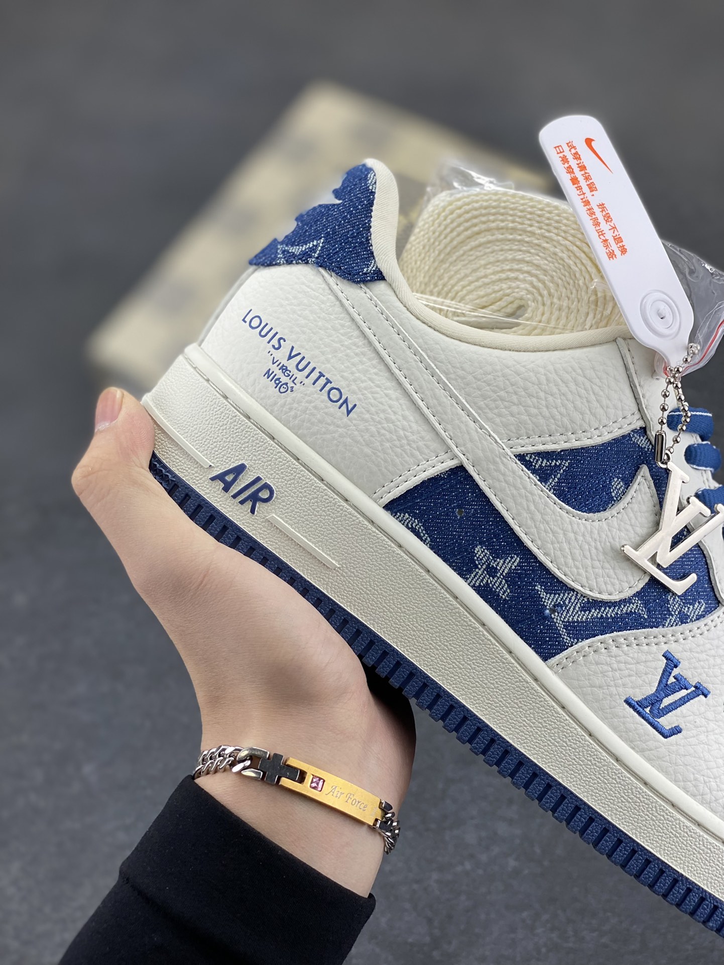 图片[6]-NIke Air Force 1 \’07 Low LV联名-白蓝牛仔 空军一号低帮 运动鞋 休闲鞋 折边针车 工艺难度大 原楦头原纸板 原装鞋盒 定制五金配件 内置全掌气垫 原厂鞋底 货号：SC9207-536 尺码：36 36.5 37.5 38 38.5 39 40 40.5 41 42 42.5 43 44 44.5 45-选品中心