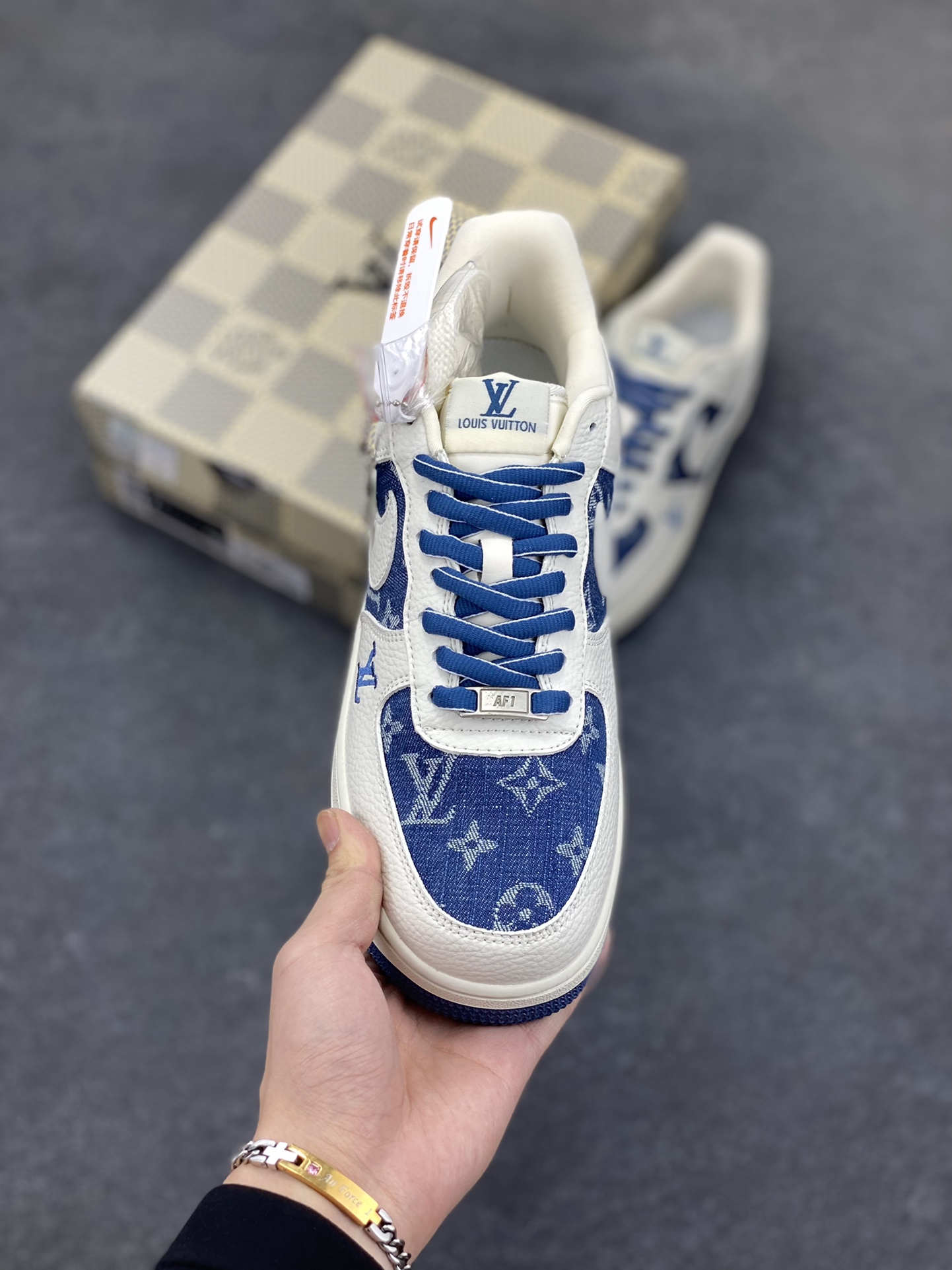 图片[2]-NIke Air Force 1 \’07 Low LV联名-白蓝牛仔 空军一号低帮 运动鞋 休闲鞋 折边针车 工艺难度大 原楦头原纸板 原装鞋盒 定制五金配件 内置全掌气垫 原厂鞋底 货号：SC9207-536 尺码：36 36.5 37.5 38 38.5 39 40 40.5 41 42 42.5 43 44 44.5 45-选品中心