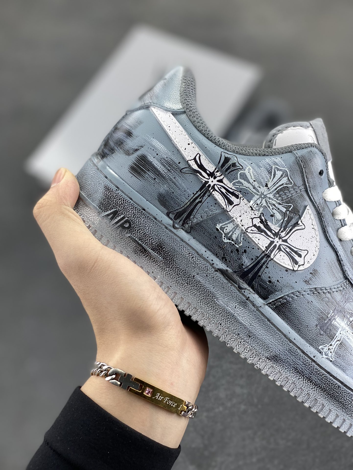 图片[6]-【定制球鞋】纯手工绘画Nike Air Force 1 图腾 十字架 浸染 做旧 涂鸦 潮流高街 休闲百搭 防滑 低帮 板鞋 男女同款 黑白灰黑白折边针车 工艺难度大 原楦头原纸板 原装鞋盒 定制五金配件 内置全掌气垫 原厂鞋底 货号：CW2288-111 尺码：36 36.5 37.5 38 38.5 39 40 405. 41 42 42.5 43 44 44.5 45-选品中心