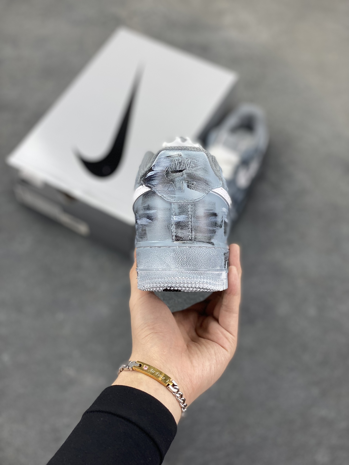 图片[4]-【定制球鞋】纯手工绘画Nike Air Force 1 图腾 十字架 浸染 做旧 涂鸦 潮流高街 休闲百搭 防滑 低帮 板鞋 男女同款 黑白灰黑白折边针车 工艺难度大 原楦头原纸板 原装鞋盒 定制五金配件 内置全掌气垫 原厂鞋底 货号：CW2288-111 尺码：36 36.5 37.5 38 38.5 39 40 405. 41 42 42.5 43 44 44.5 45-选品中心