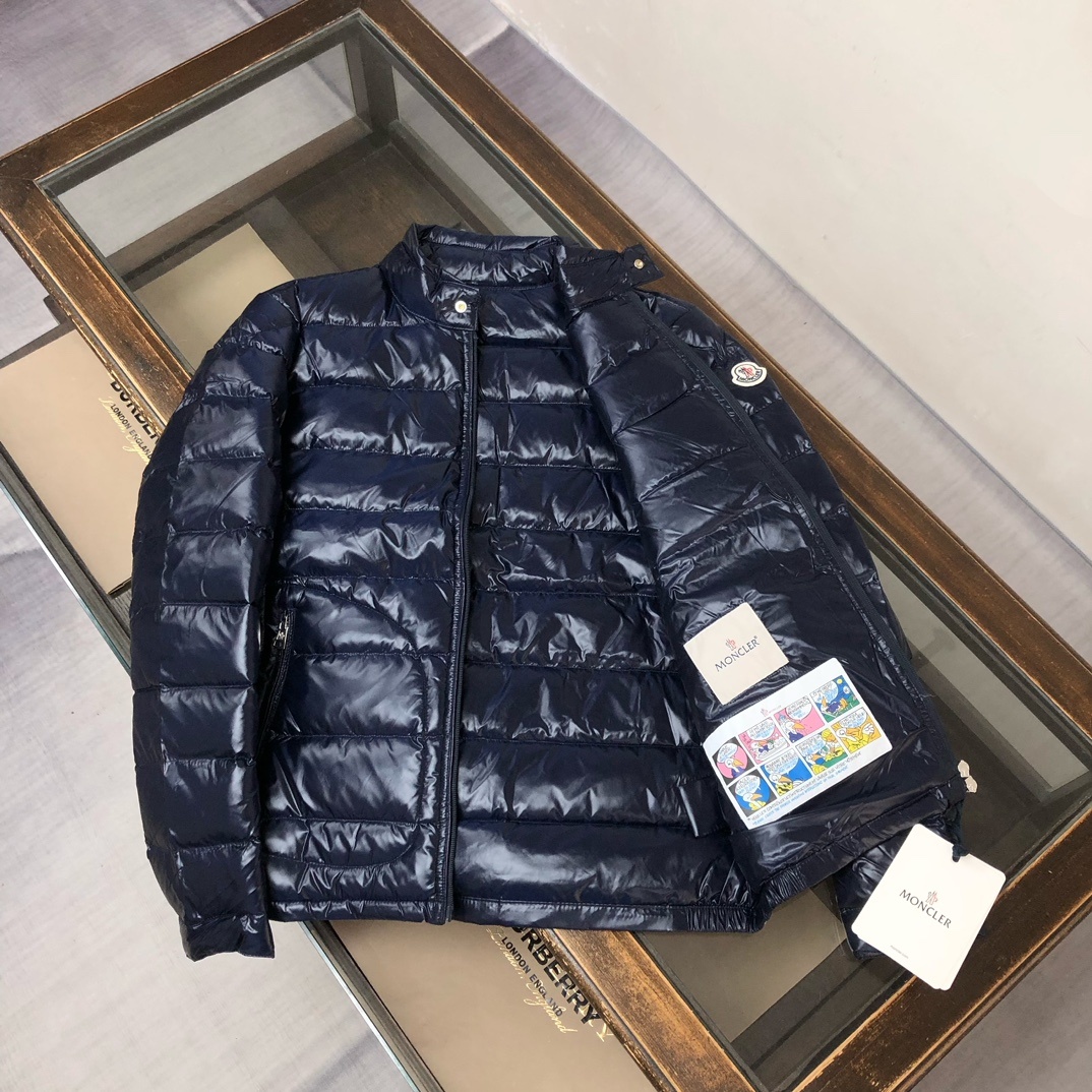 MON*CLER 蒙口立领轻薄羽绒服!专柜同步发售,强烈推荐自留款!客供高密度防钻绒尼龙面料,采用Lon
