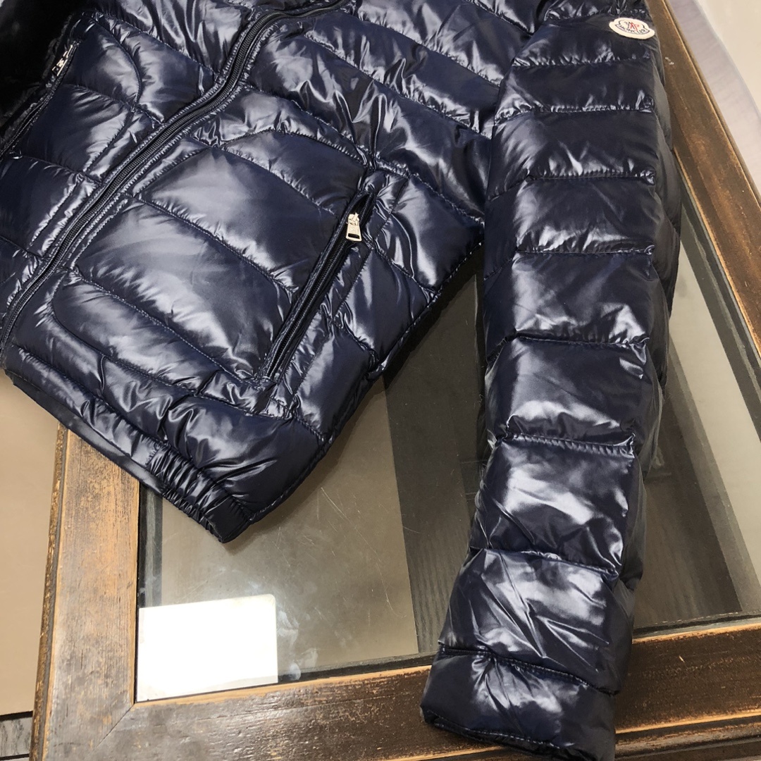 MON*CLER 蒙口立领轻薄羽绒服!专柜同步发售,强烈推荐自留款!客供高密度防钻绒尼龙面料,采用Lon