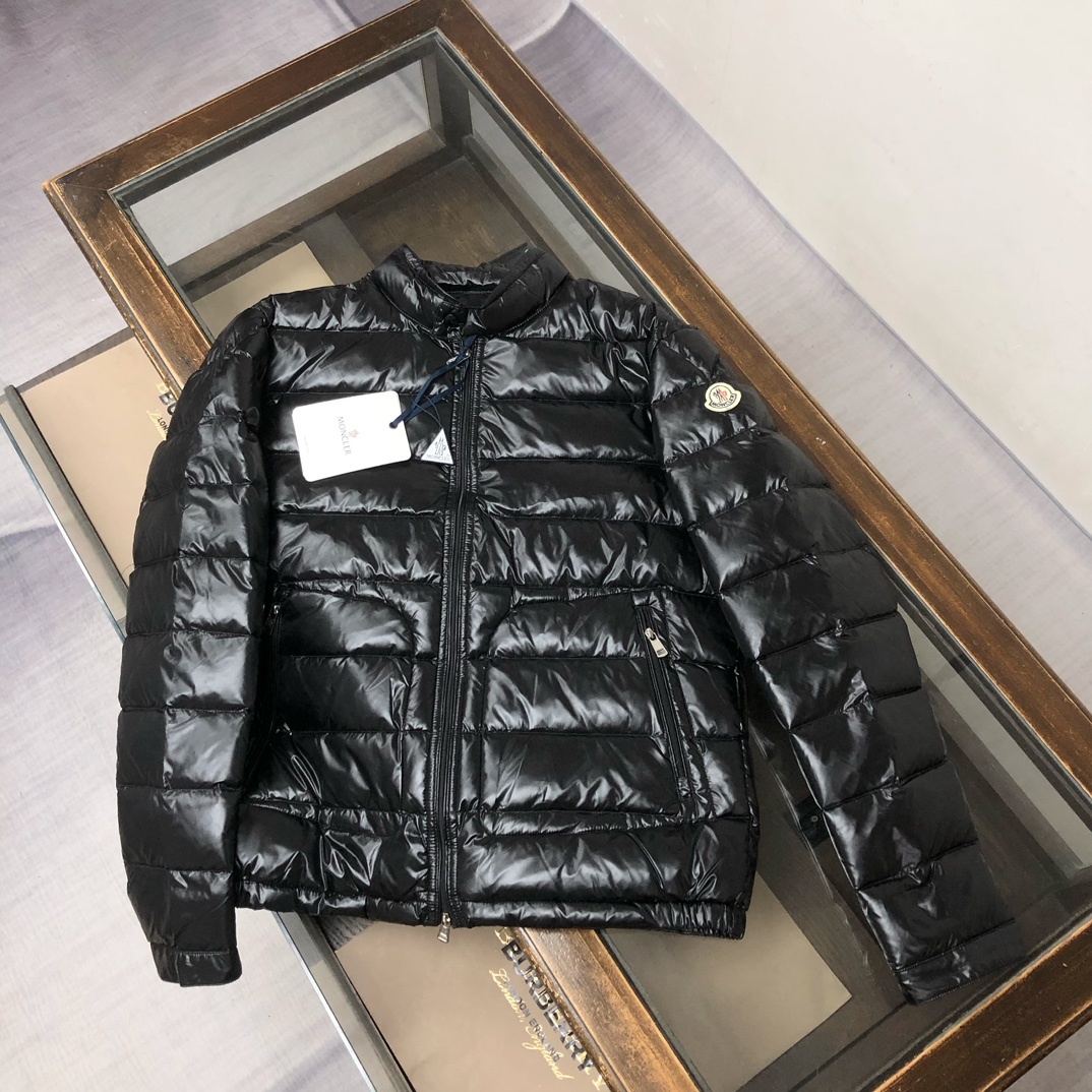 MON*CLER 蒙口立领轻薄羽绒服!专柜同步发售,强烈推荐自留款!客供高密度防钻绒尼龙面料,采用Lon