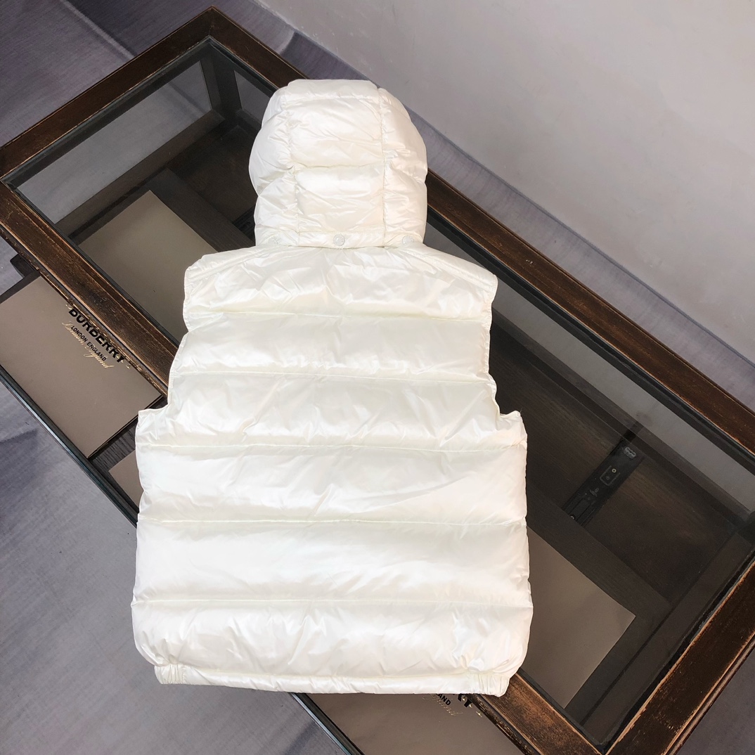 【MONCLER 蒙口 情侣款高版本经典连帽羽绒马甲背心】超人气爆款单品，个性街头朋克风格打造，情侣款高