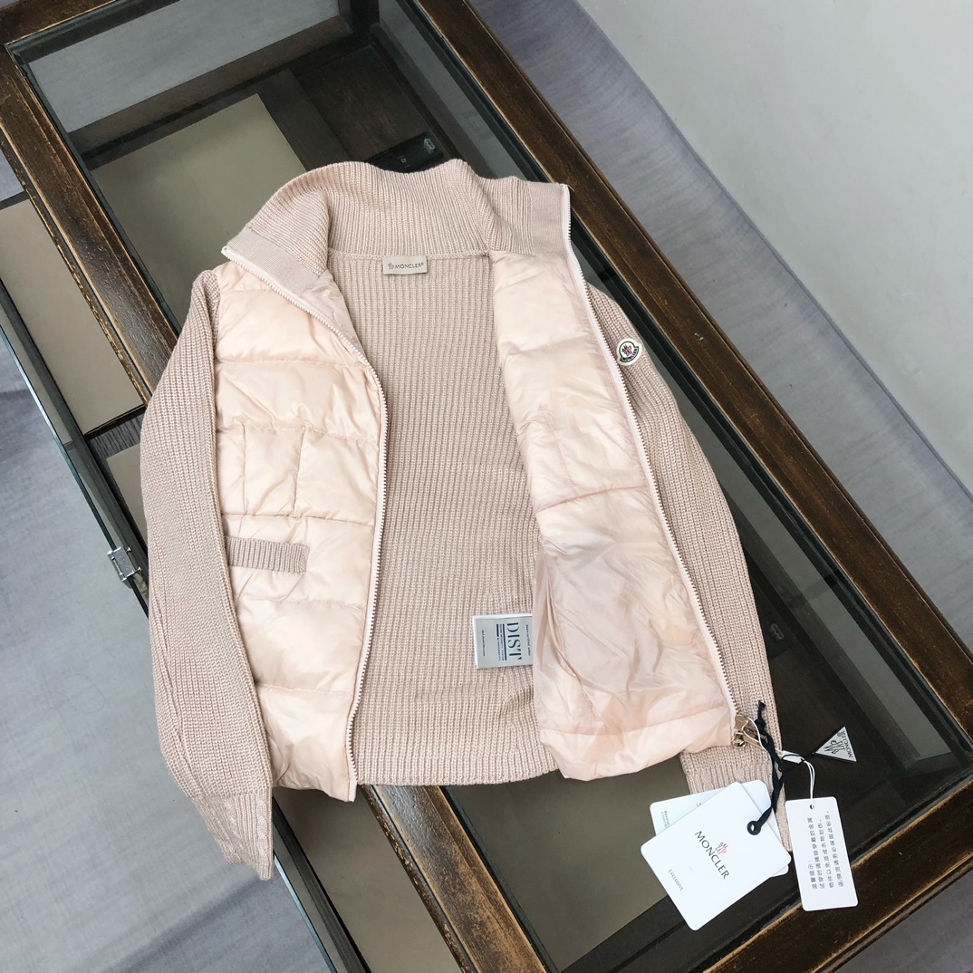 羽绒 ——————💜女款🆕🆕🆕MONCLER 蒙口 2025秋冬高端定制针织羽绒外套女装打造而成,触感极