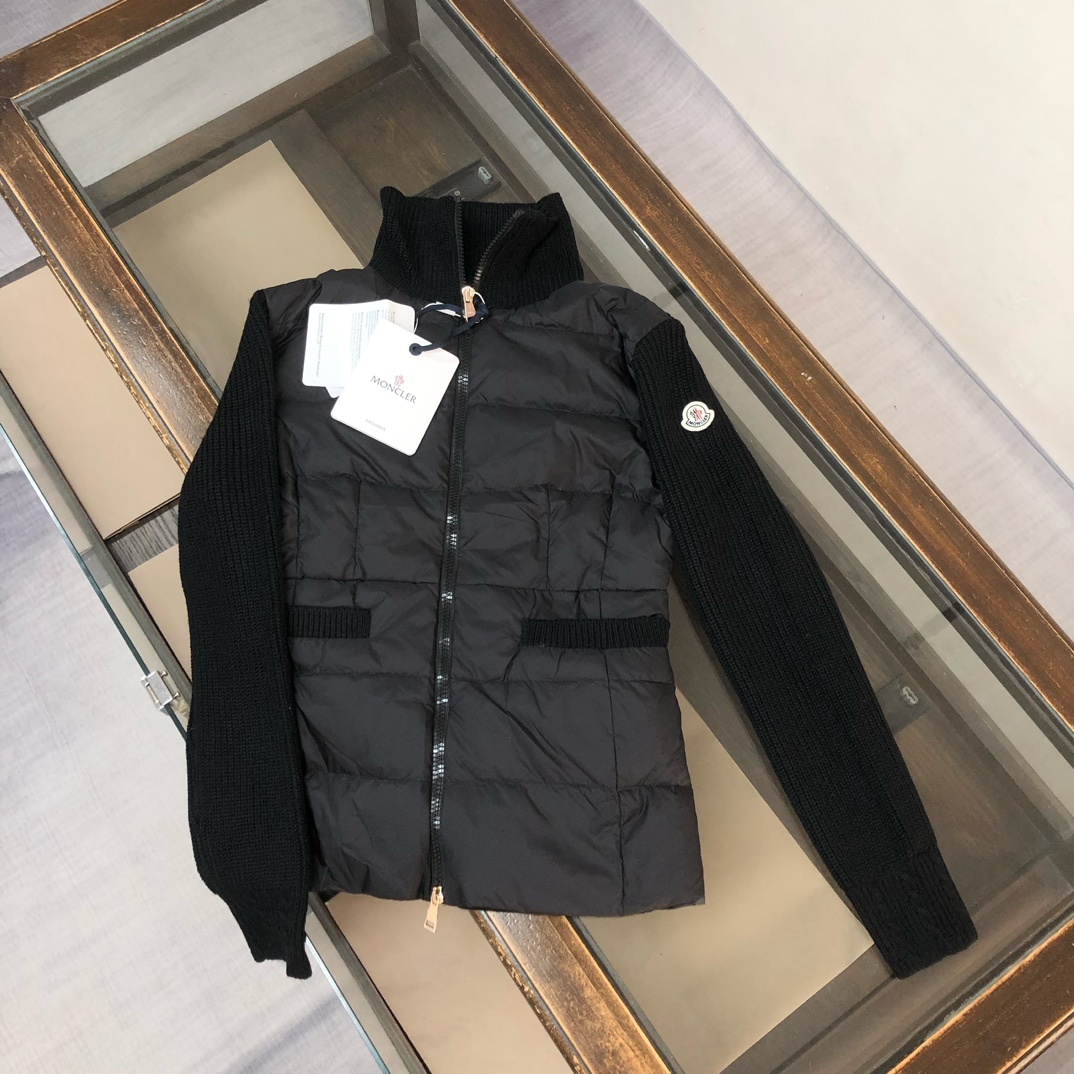 羽绒 ——————💚女款🆕🆕🆕MONCLER 蒙口 2025秋冬高端定制针织羽绒外套女装打造而成,触感极