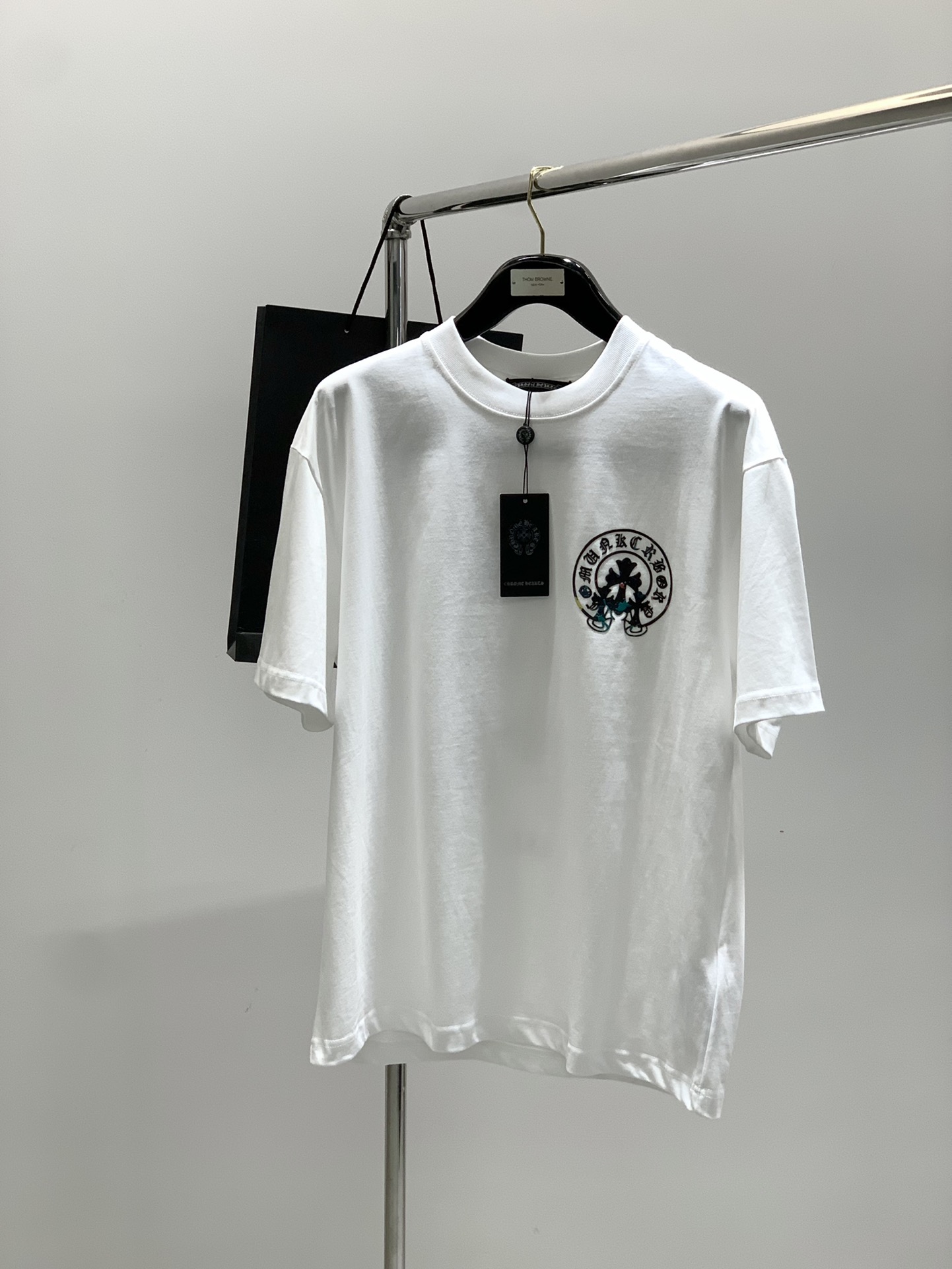 NO:469799,,Chrome Hearts, new summer products, special counters are available at the same time, original singles, fashionable and casual round neck short-sleeved T-shirt, using imported original fabric, top-grade printed craft letter pattern logo, unique design, counter selling appearance, fashionable and handsome upper body, 2 colors recommendation, code number M-3XL, chrome hearts, chrome hearts, T-shirt, tees, t-shirt, alexander wang19860909,Chrome Hearts 克罗心,夏季新品,专柜同步有售,原单狠货,时尚休闲圆领短袖T恤,采用进口原版面料,顶级印花工艺字母图案logo,独特设计,专柜卖相,上身时尚帅气,2色推荐,码数M-3XL,,chrome hearts,chrome hearts,T-shirt,tees，t-shirt,alexander wang,Men's clothing