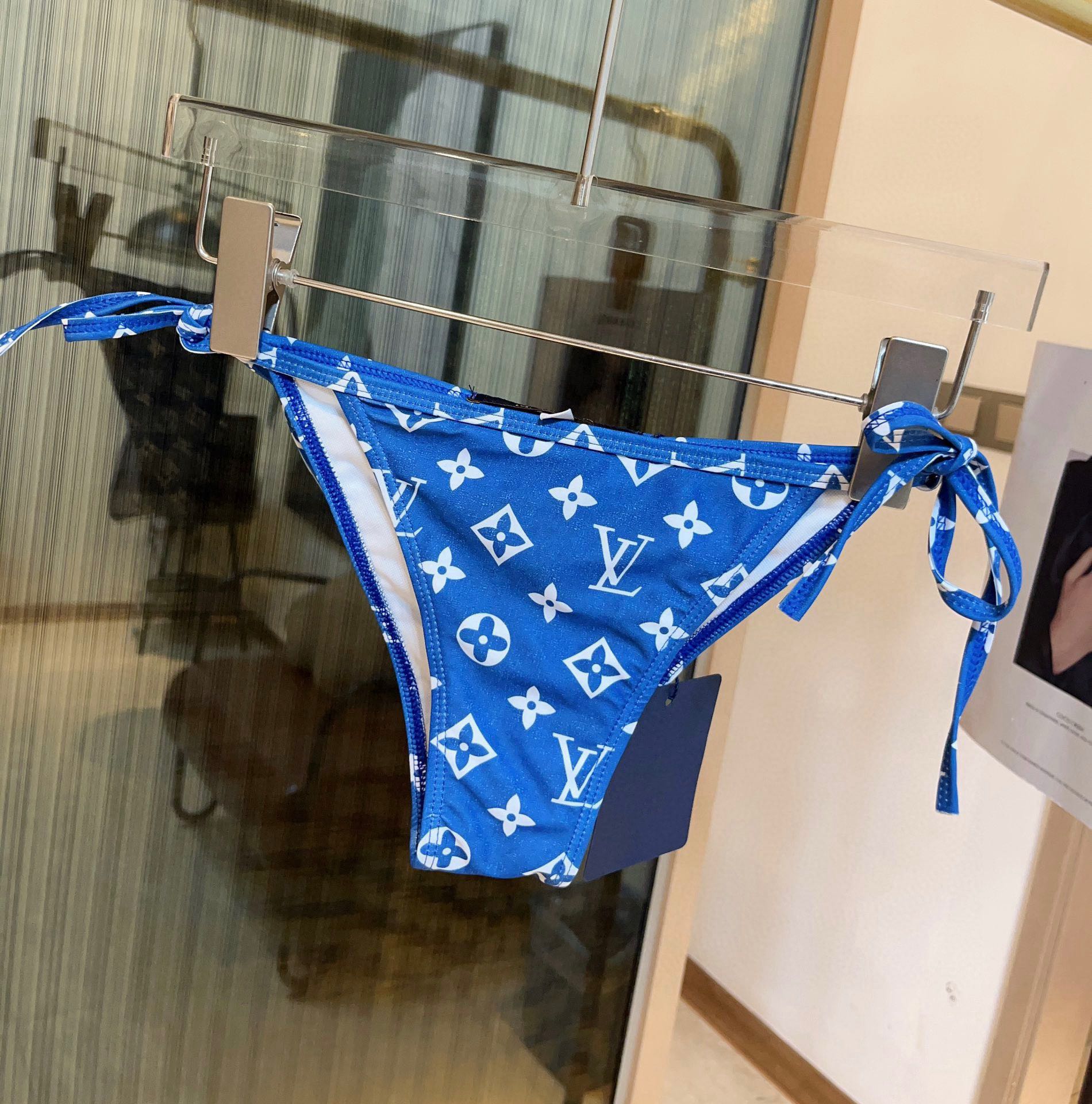  🆕
lv新款比基尼👙😍🥰适合多种场景的游泳衣🏊‍♀️海边 游泳池 温泉 水上乐园 漂流都可以😌内搭也完