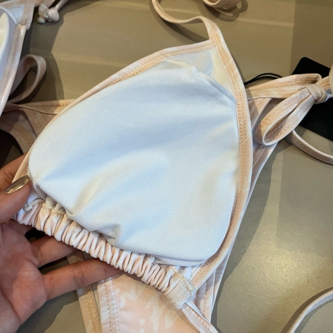  🆕
FD芬迪比基尼👙❤️😍🥰适合多种场景的游泳衣🏊‍♀️海边 游泳池 温泉 水上乐园 漂流都可以😌内搭