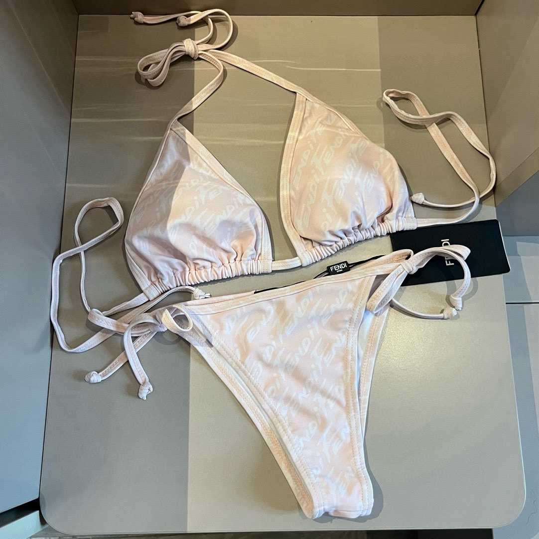  🆕
FD芬迪比基尼👙❤️😍🥰适合多种场景的游泳衣🏊‍♀️海边 游泳池 温泉 水上乐园 漂流都可以😌内搭