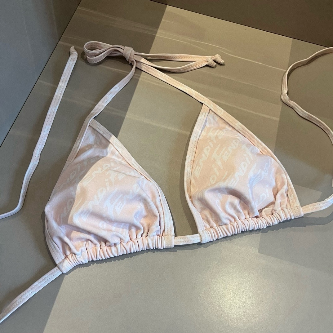  🆕
FD芬迪比基尼👙❤️😍🥰适合多种场景的游泳衣🏊‍♀️海边 游泳池 温泉 水上乐园 漂流都可以😌内搭