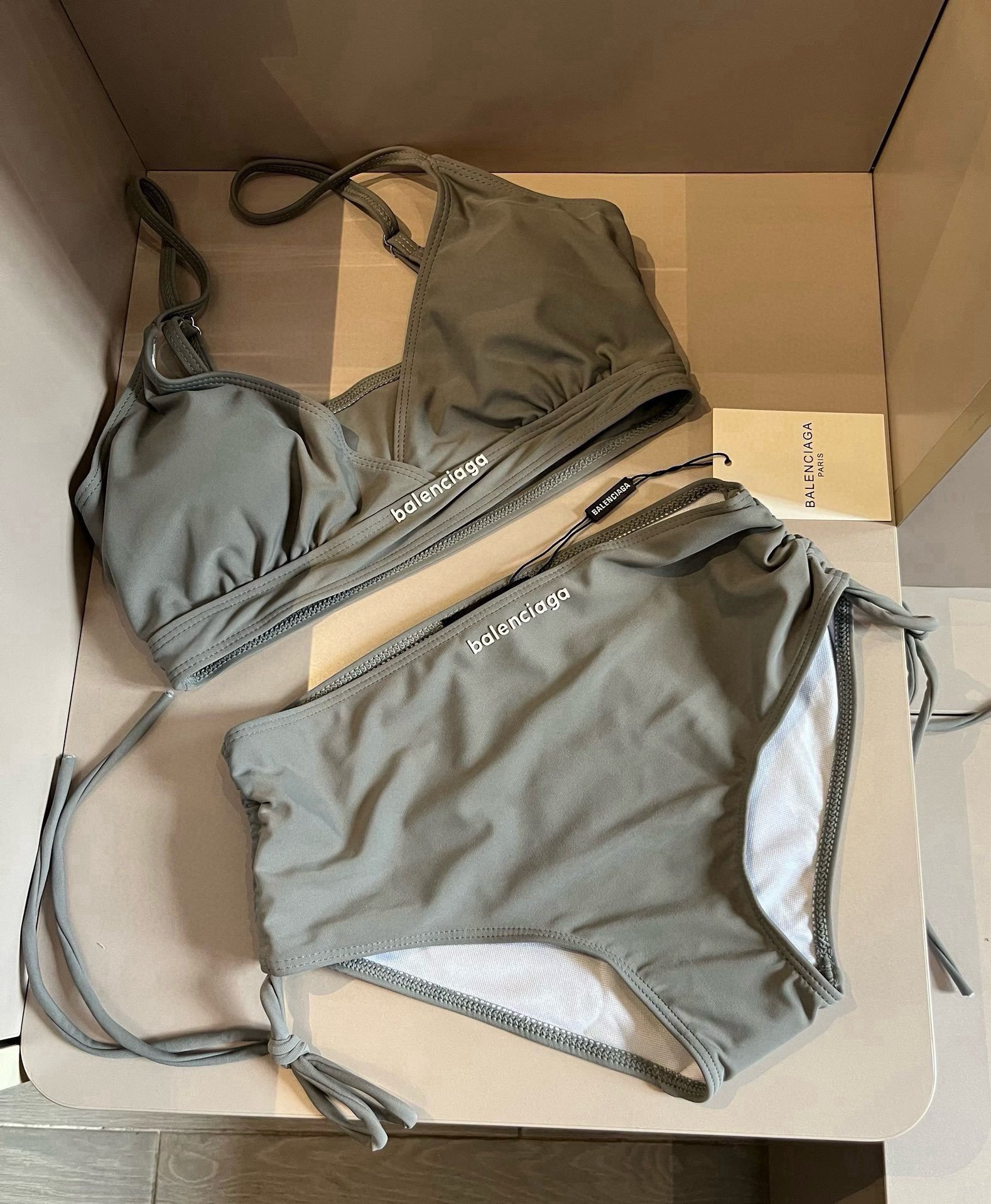  🆕

巴黎世家balenciaga运动套装比基尼，简约大气，S M L XL