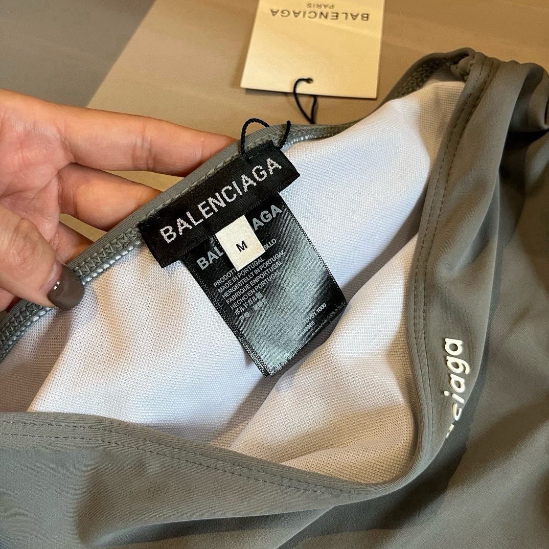  🆕

巴黎世家balenciaga运动套装比基尼，简约大气，S M L XL