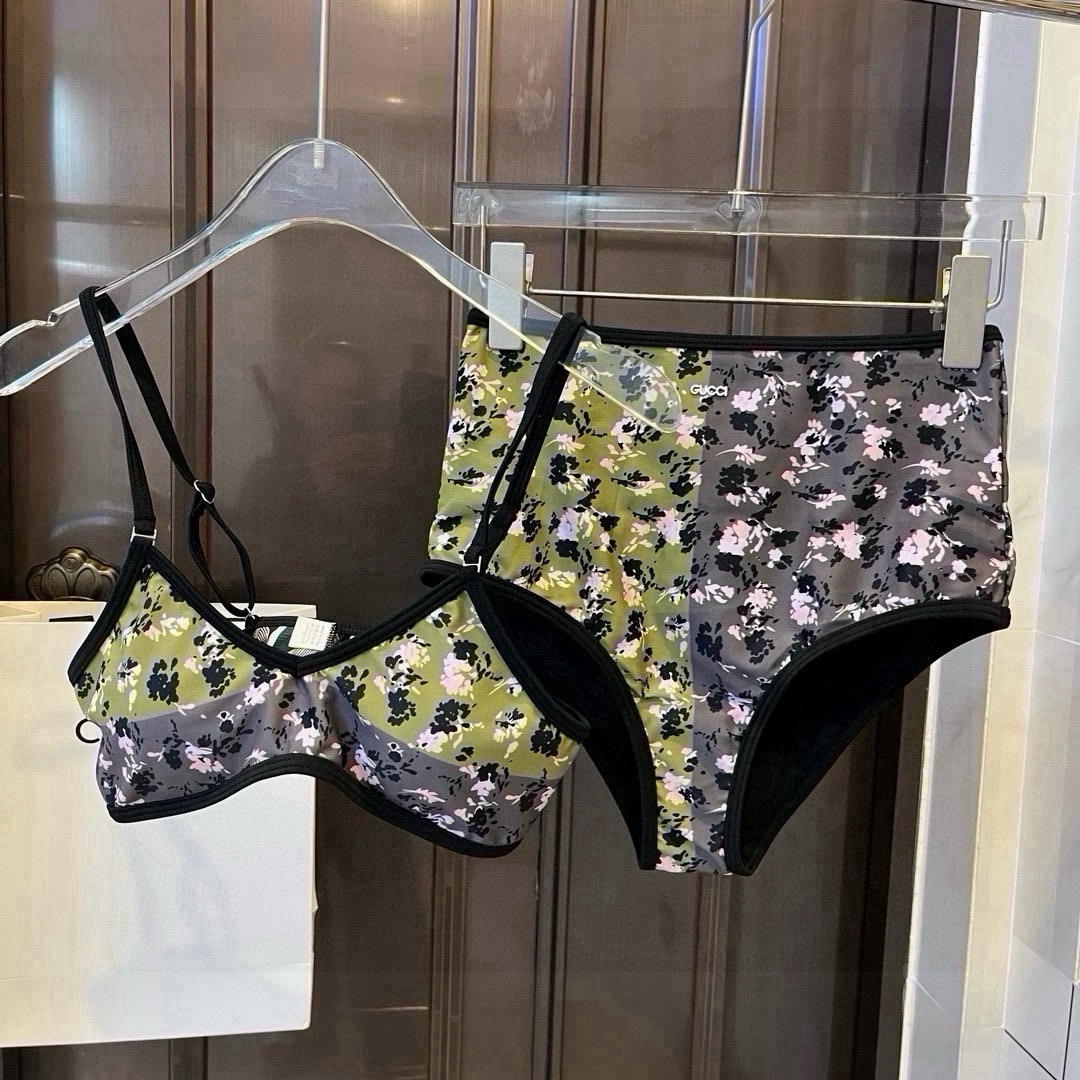  🆕
Gucci古奇比基尼👙 吊带背心+三角裤 上身超级棒！同步各大专柜发售，自然而然呈现时尚感！十分减