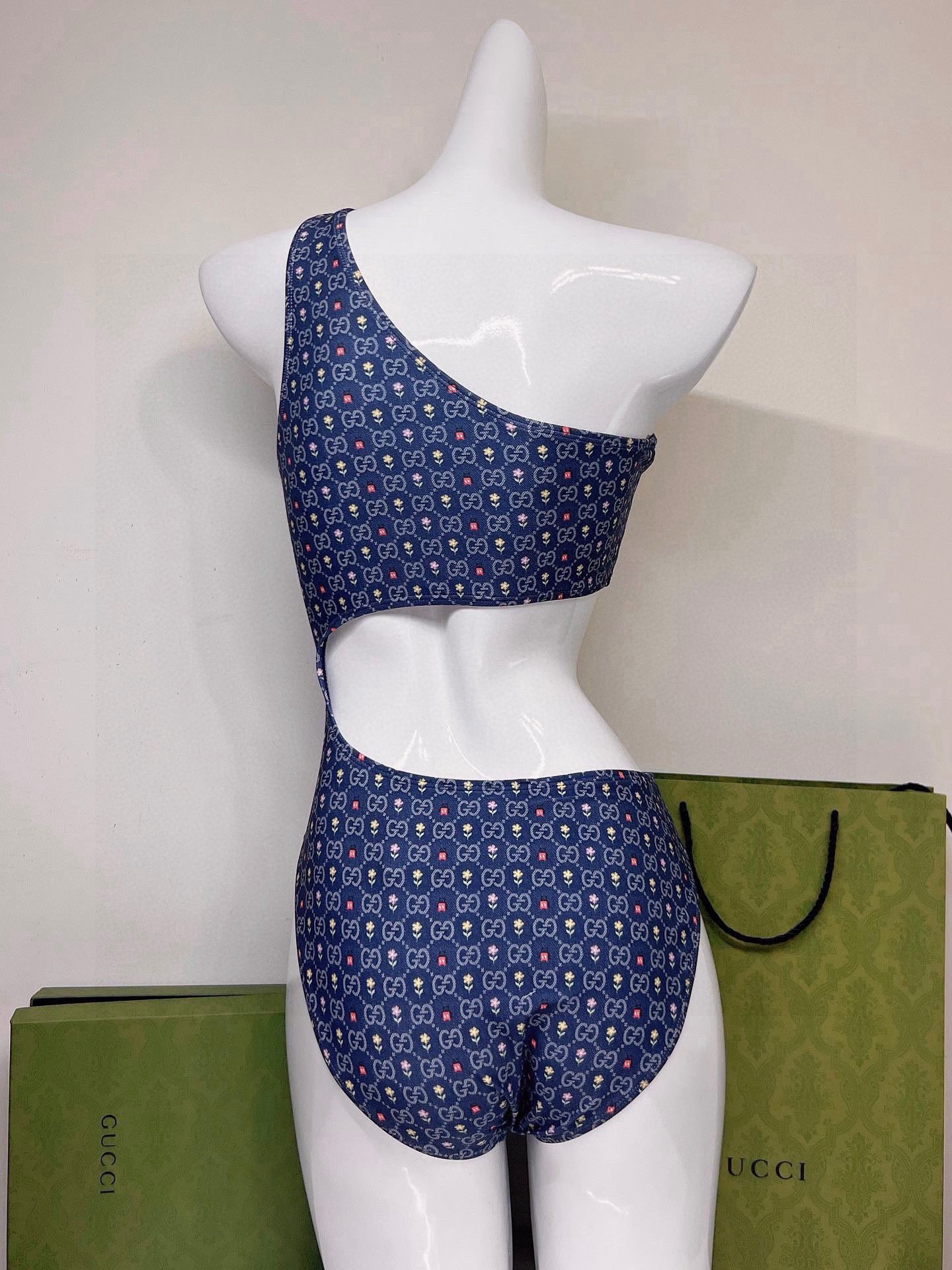 。

Gucci古奇公蕾丝比基尼👙S。M L XL
