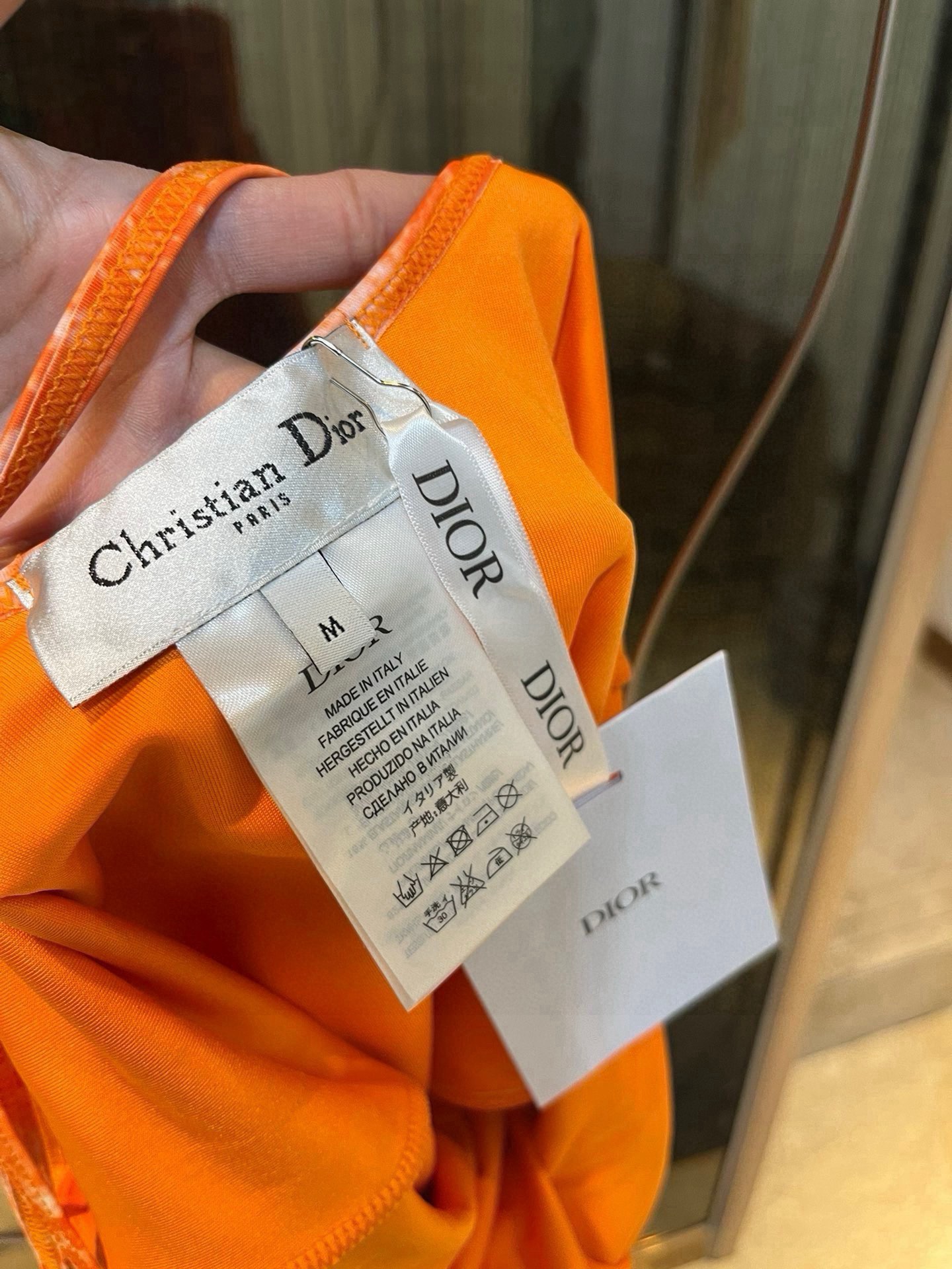  🆕

Dior 迪奥连体泳衣  强烈推荐！超显气质 图案选自超火的动物印花 给整体造型带来点睛之笔😍🥰