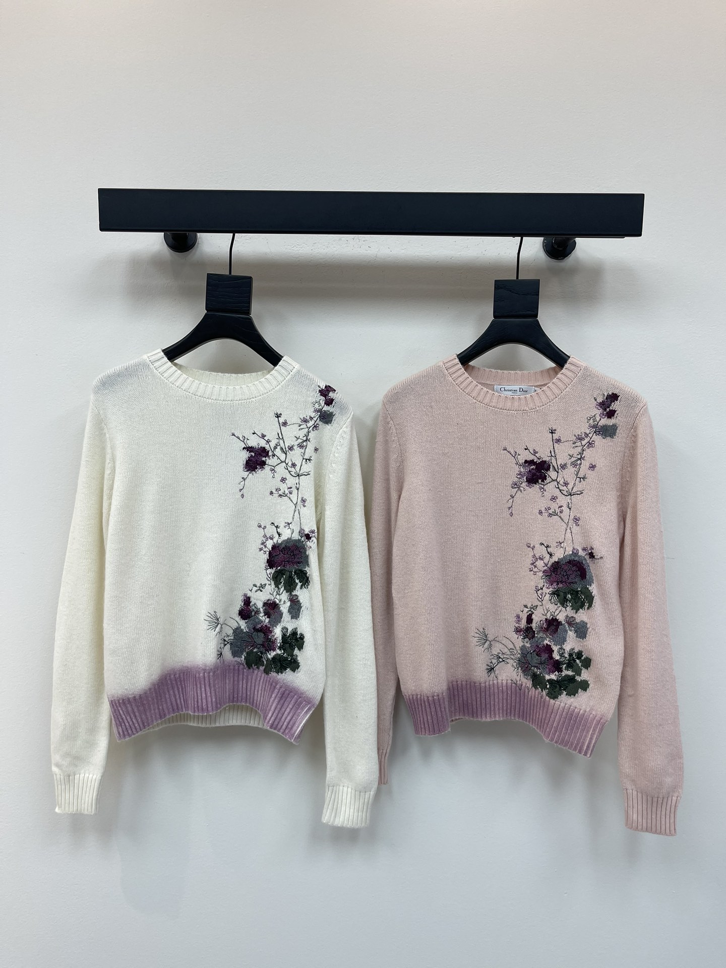 NO:452480,Dio*25 early autumn new floral embroidered long-sleeved sweater, round neck pullover design, hem gradient purple, heavy industry embroidery craftsmanship is super beautiful, and it looks good with skirts and pants!  SML, dior, skirts, alexander wang19860909Dio*25早秋新款花卉刺绣长袖针织衫 圆领套头设计 下摆渐变紫色 重工刺绣工艺超美 搭配裙子裤子都好看！SML,,dior,skirts,alexander wang,Women's clothing
