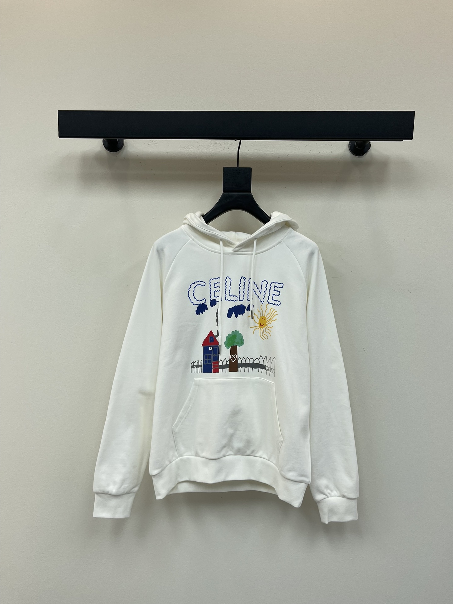 NO:452475,Celin*25 early autumn new printed hooded children's fun sweatshirt custom YB native cotton material breathable, comfortable and stylish Drawstring hooded sweatshirt cut loose style iconic letter print on chest + childlike hand-painted illustration street scene pattern to show the brand's high-end feeling, versatile upper body to make you look slim, simple and not picky about your figure, enduring sweatshirt style, minimalist and casual style, a must-have fashion outfit for daily commuting SML, celine, hoodie, sweatshirts, hats, alexander wang19860909Celin*25早秋新款印花连帽童趣卫衣 定制YB原生全棉材质 穿搭透气 舒适有型 抽绳连帽卫衣剪裁 版型宽松 胸前标志性字母印花+童趣感手绘插画街景图案 尽显品牌高级感 上身百搭显瘦 简约不挑身材 经久不衰的卫衣款式 尽显极简休闲风格 日常通勤必备时尚穿搭 SML,,celine,hoodie,sweatshirts,hats,alexander wang,Women's clothing