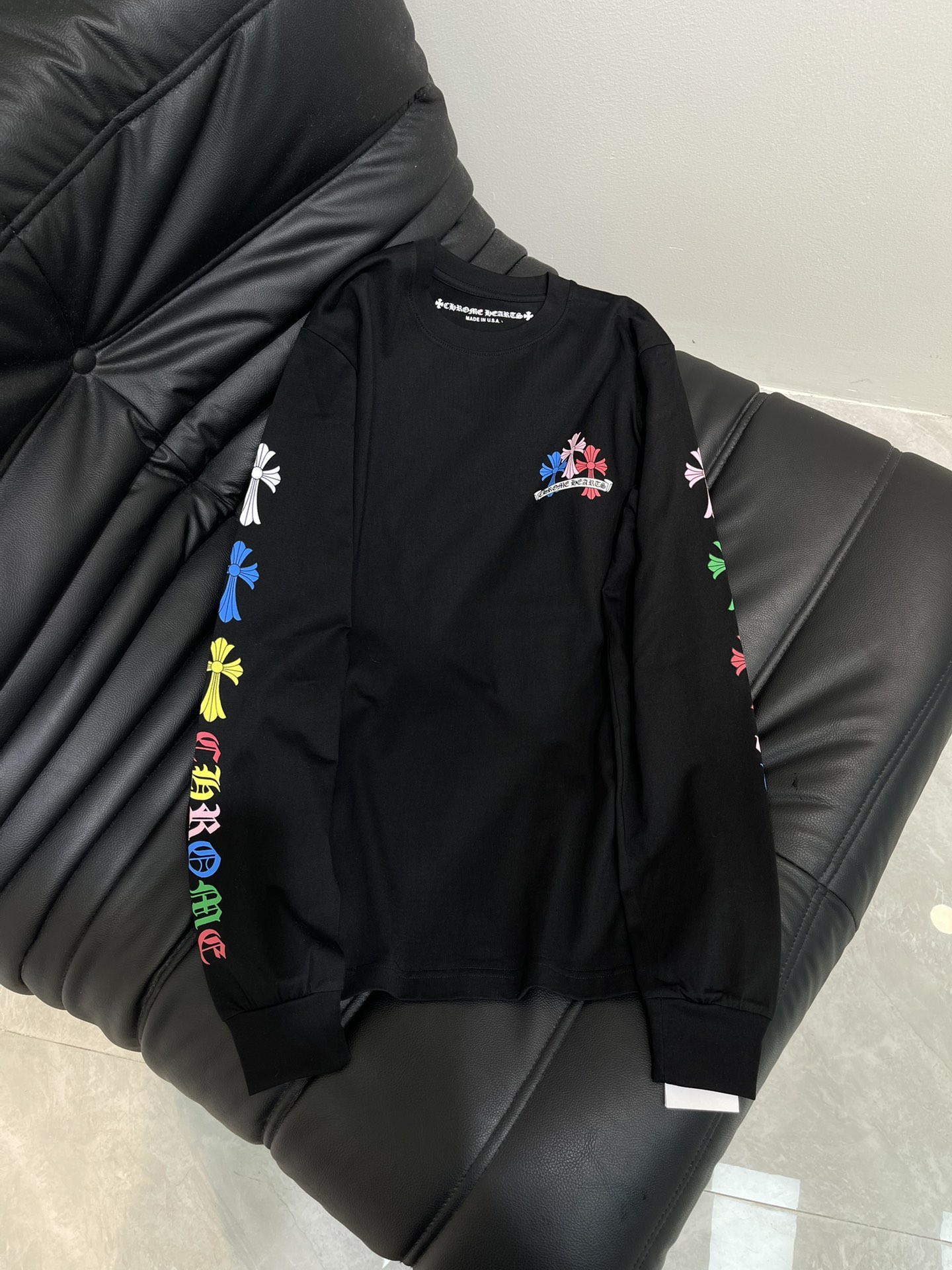 NO:453098,Chrome Heart* Croxin Rainbow Print Long Sleeve T-shirt. Classic base, colorful cross pattern on the chest pocket, super eye-catching, colorful letter prints on the back of the sleeves, full of street feel!  Super conspicuous, beautiful and super atmospheric, the same style as men and women! The overall upper body shows fashion and personality, and it is even more popular to wear ace recommended T-shirts for couples!! S-XL, chrome hearts, chrome hearts, tees, t-shirt, alexander wang19860909Chrome Heart*克罗心彩虹印花长袖T恤.经典打底,胸前口袋彩色十字图案超吸睛,袖子后背彩色字母印花,街头感拉满！超级显眼超级好看超级大气,男女同款!整体上身特彰显时尚和个性,情侣一起穿更是炸街王牌推荐t恤!! S-XL,,chrome hearts,chrome hearts,tees，t-shirt,alexander wang,Women's clothing