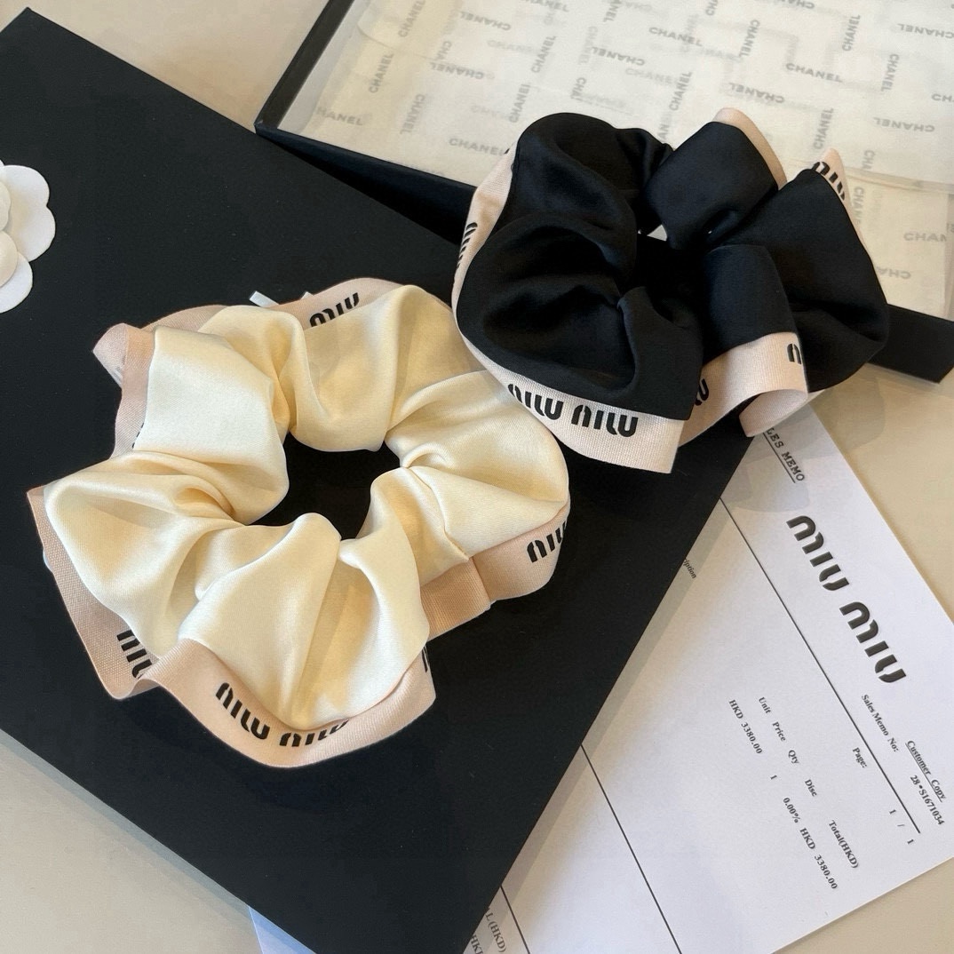 🆕

miumiu缪缪新款发圈
