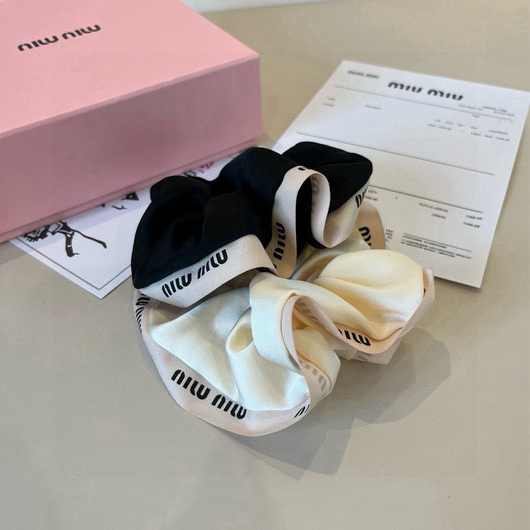 🆕

miumiu缪缪新款发圈