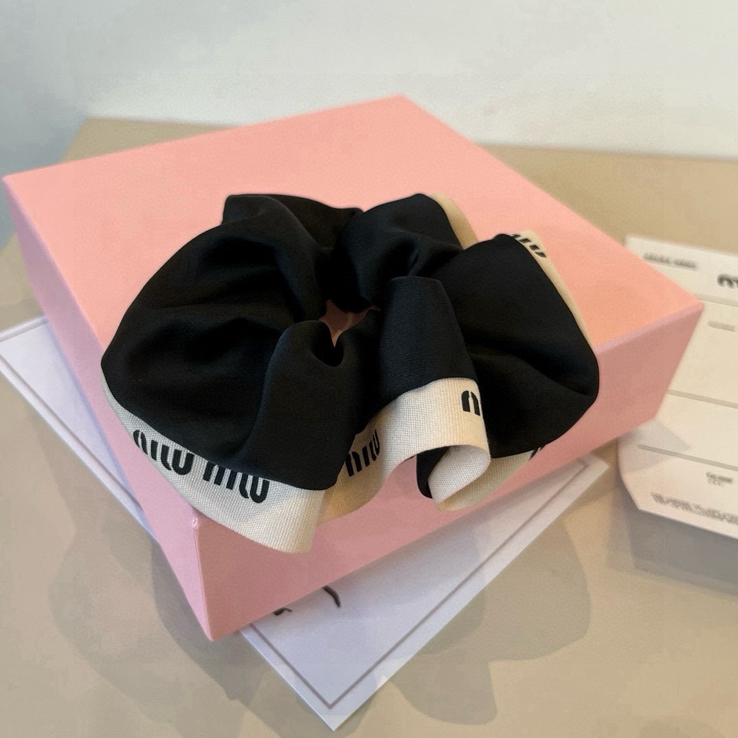 🆕

miumiu缪缪新款发圈