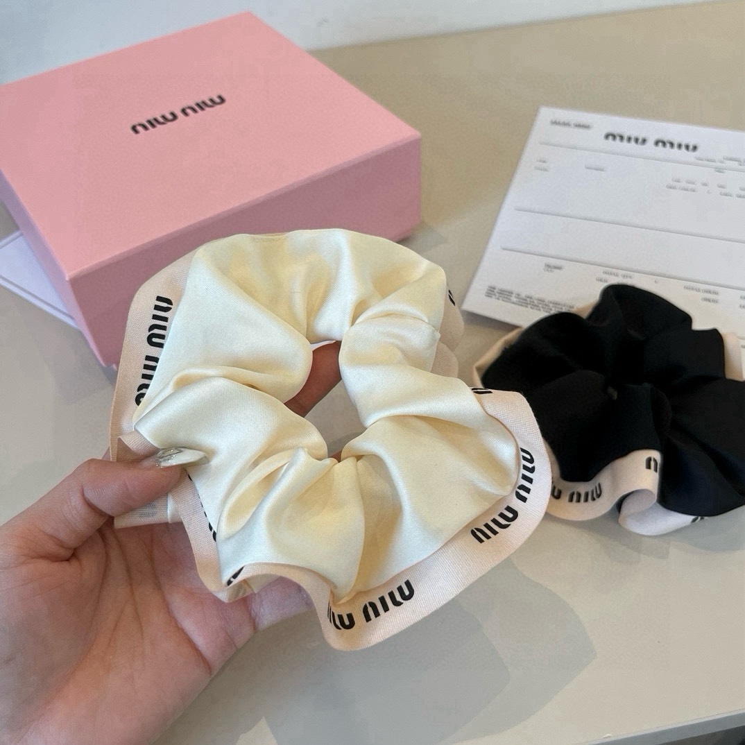🆕

miumiu缪缪新款发圈