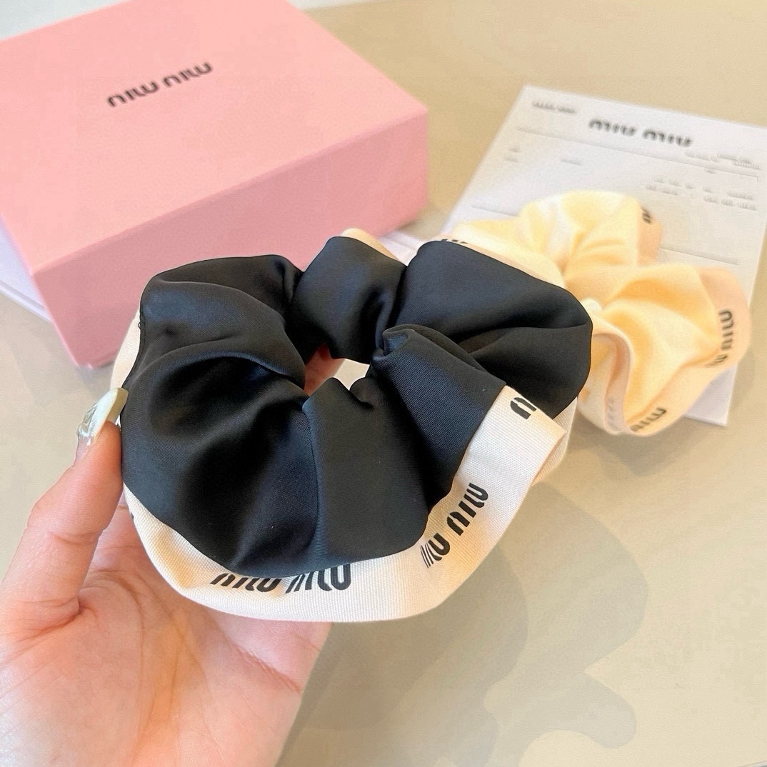 🆕

miumiu缪缪新款发圈