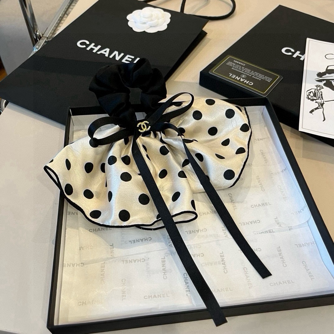 🆕

Chanel香奈儿高级发圈，带手工钉珠