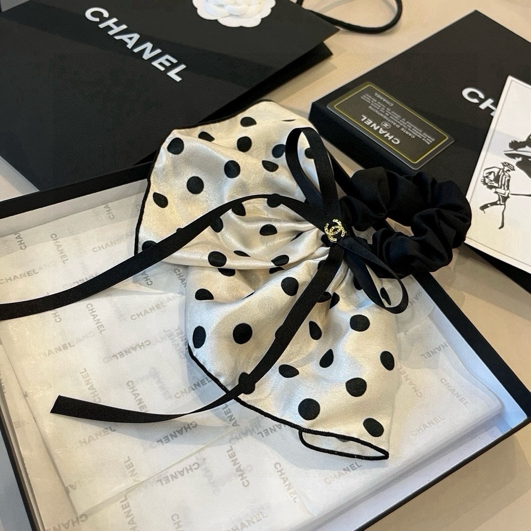 🆕

Chanel香奈儿高级发圈，带手工钉珠