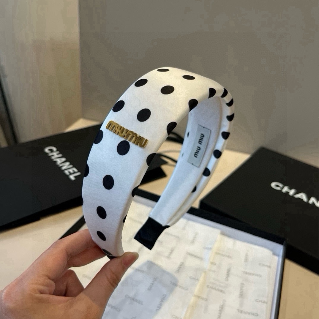 🆕

miumiu缪缪新款发箍