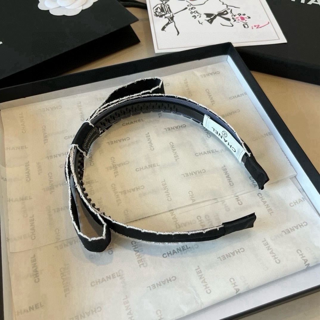 🆕

Chanel香奈儿经典蝴蝶结发箍，黑 白两色
