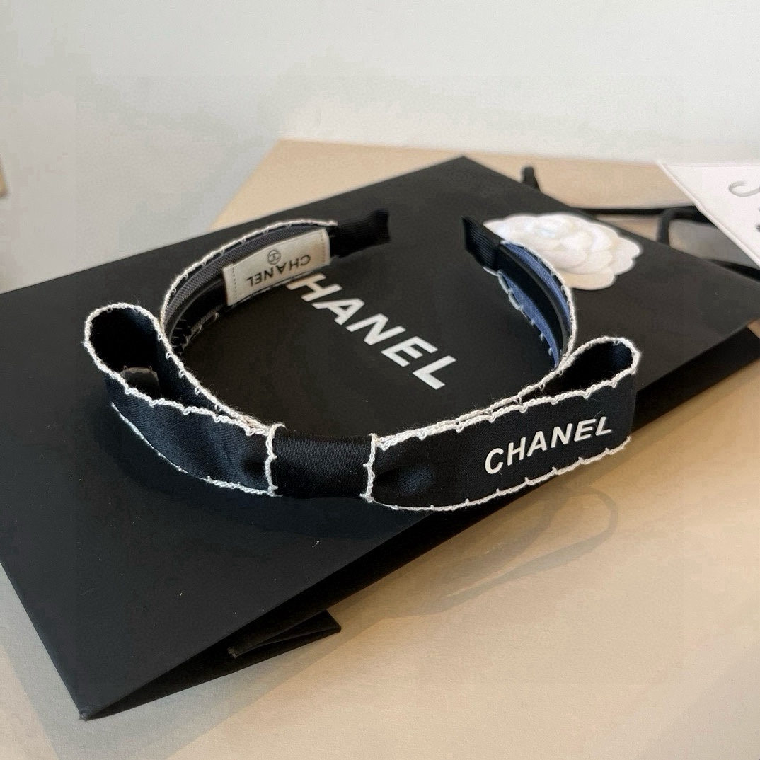 🆕

Chanel香奈儿经典蝴蝶结发箍，黑 白两色