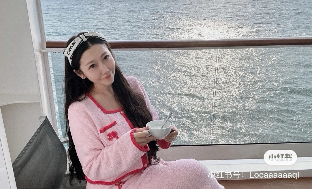 🆕

Chanel香奈儿经典蝴蝶结发箍，黑 白两色