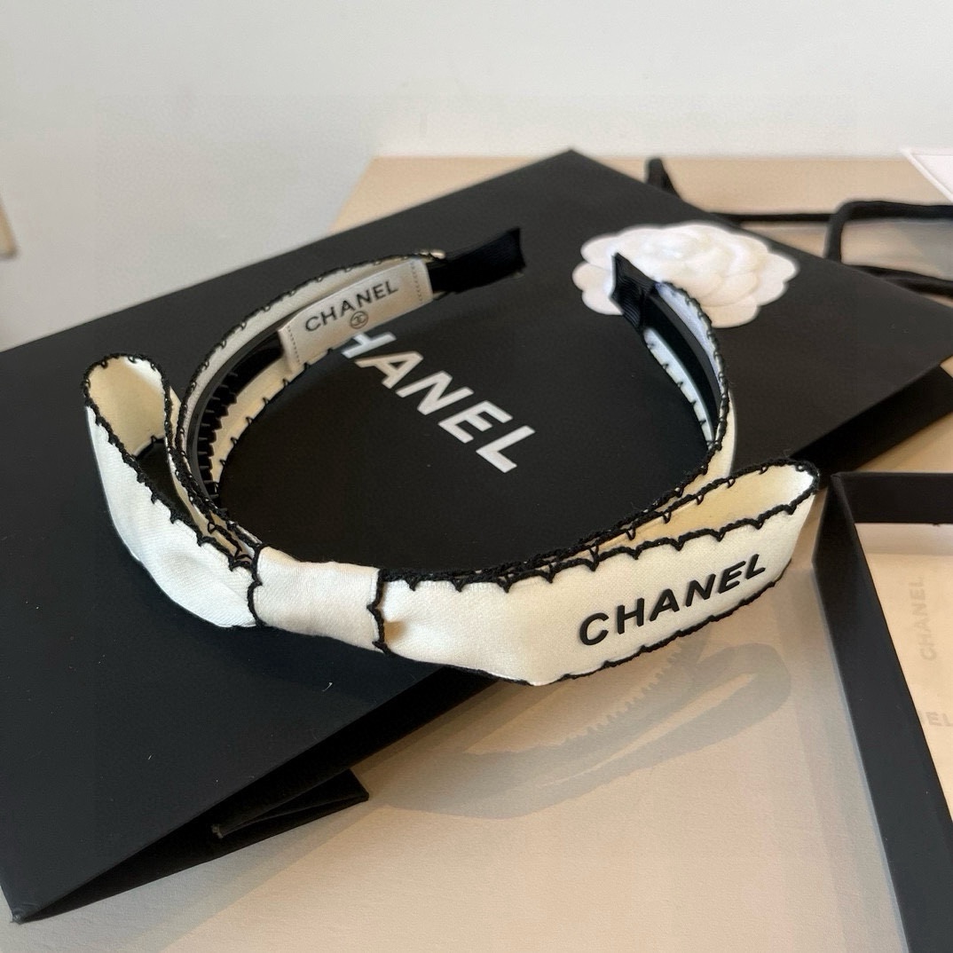 🆕

Chanel香奈儿经典蝴蝶结发箍，黑 白两色