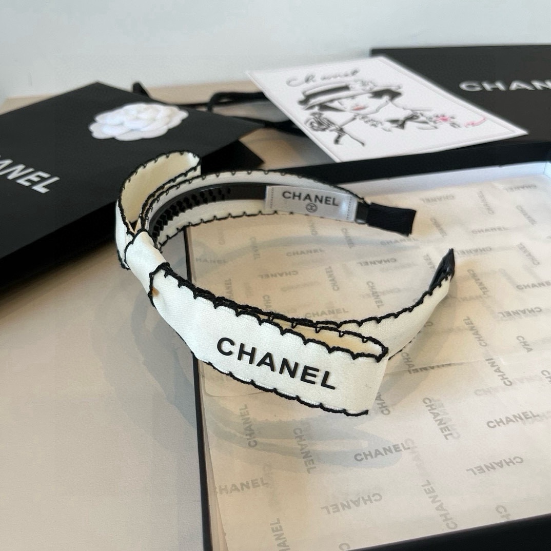 🆕

Chanel香奈儿经典蝴蝶结发箍，黑 白两色