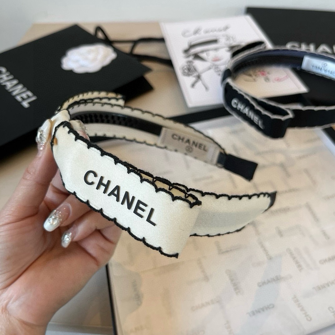 🆕

Chanel香奈儿经典蝴蝶结发箍，黑 白两色