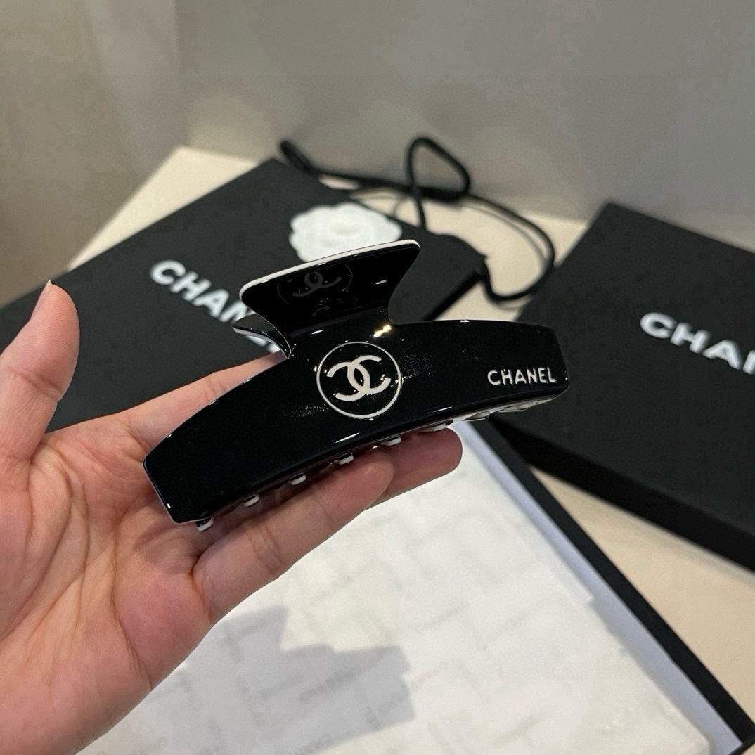 🆕

Chanel香奈儿发箍 经典小香发夹