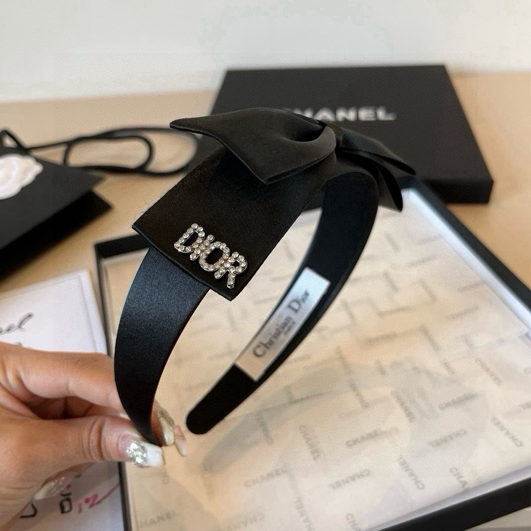 🆕

Dior迪奥新款蝴蝶结发箍